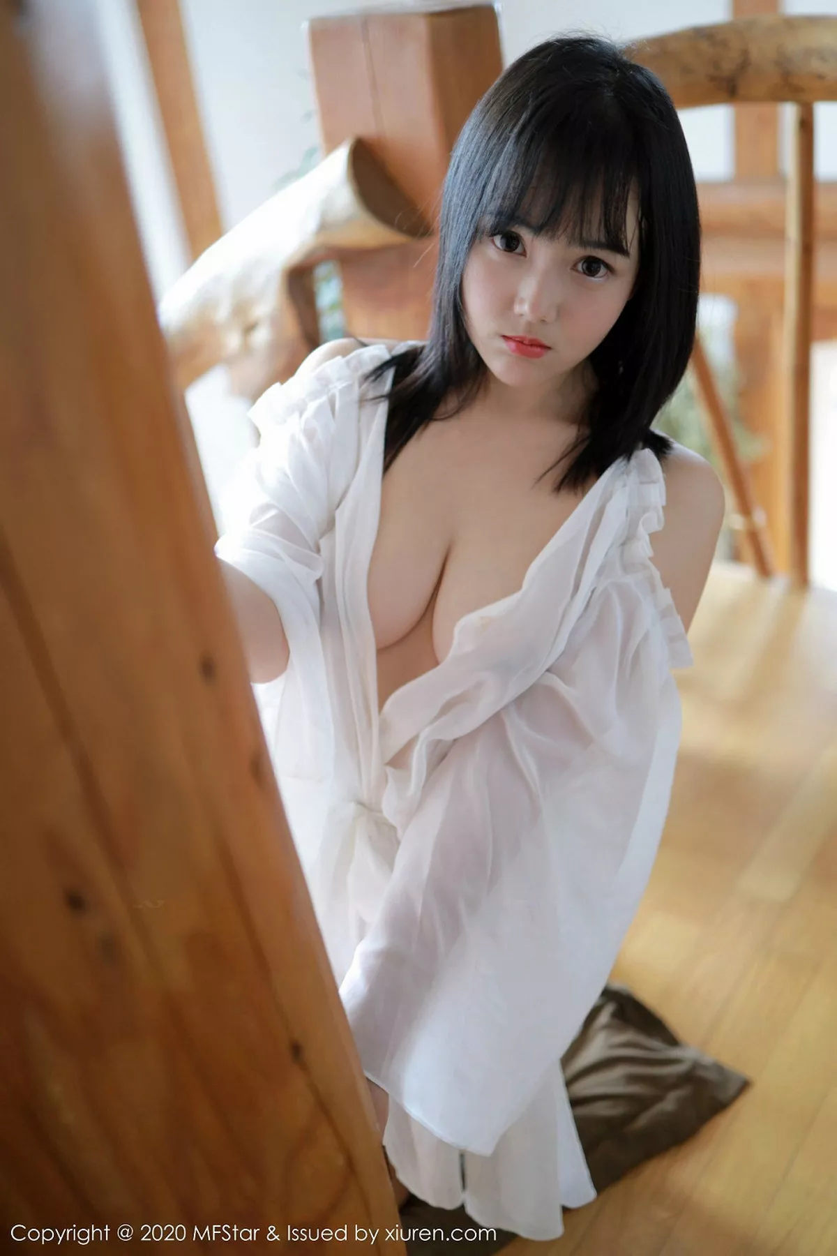 秀人集.com_[MFStar模范学院]Vol.260_嫩模徐微微mia日本旅拍白色透视薄纱真空秀童颜巨乳诱惑写真50P