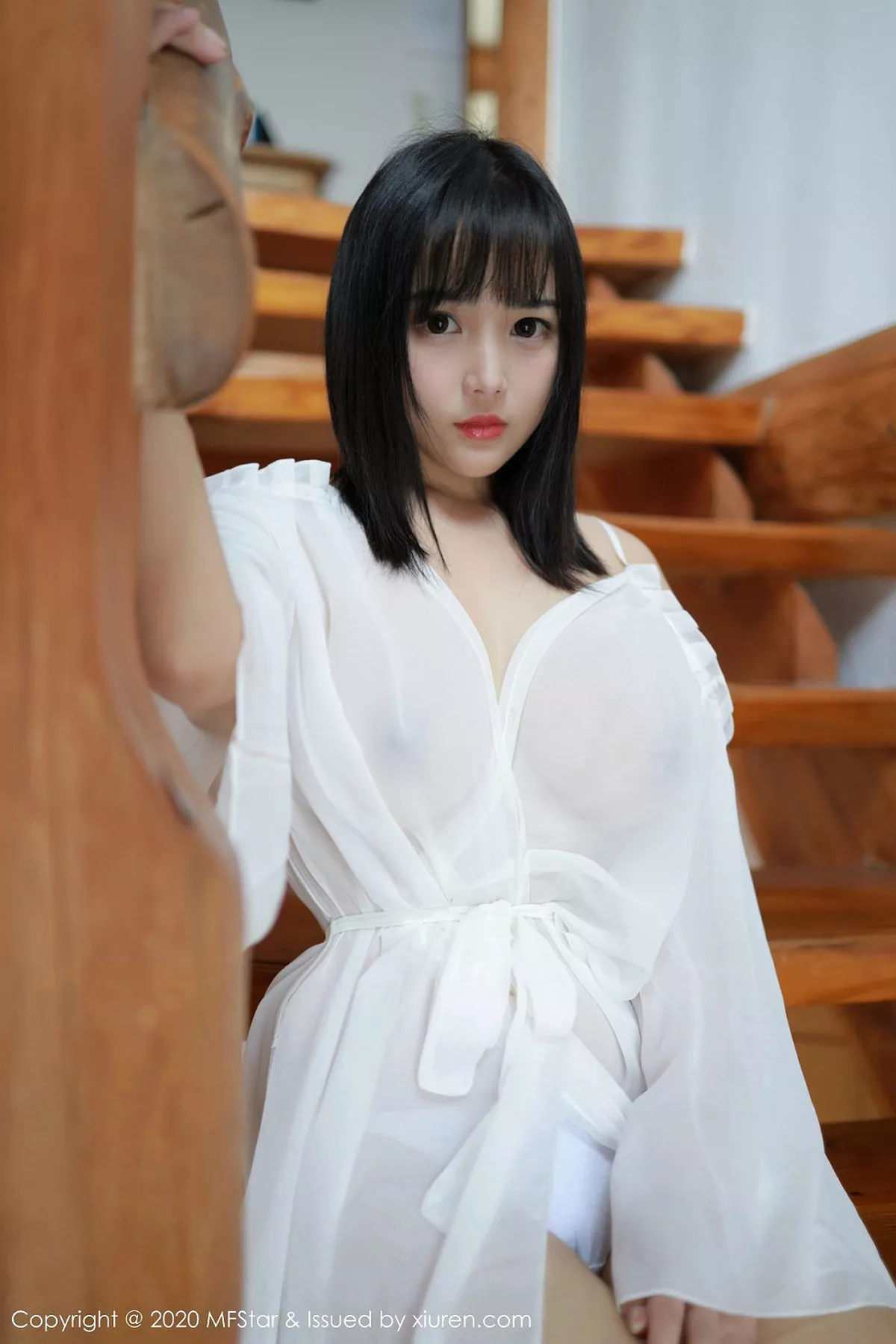 秀人集.com_[MFStar模范学院]Vol.260_嫩模徐微微mia日本旅拍白色透视薄纱真空秀童颜巨乳诱惑写真50P