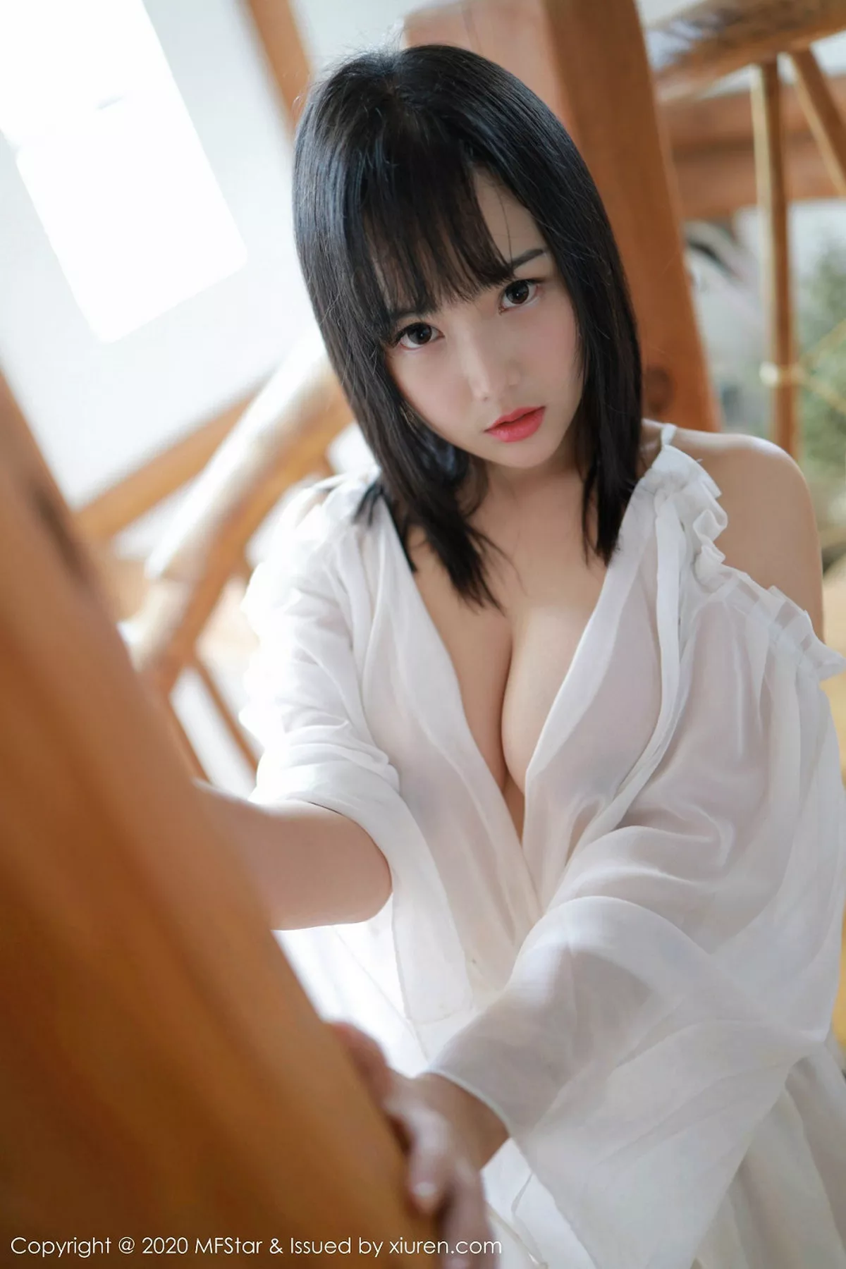 秀人集.com_[MFStar模范学院]Vol.260_嫩模徐微微mia日本旅拍白色透视薄纱真空秀童颜巨乳诱惑写真50P