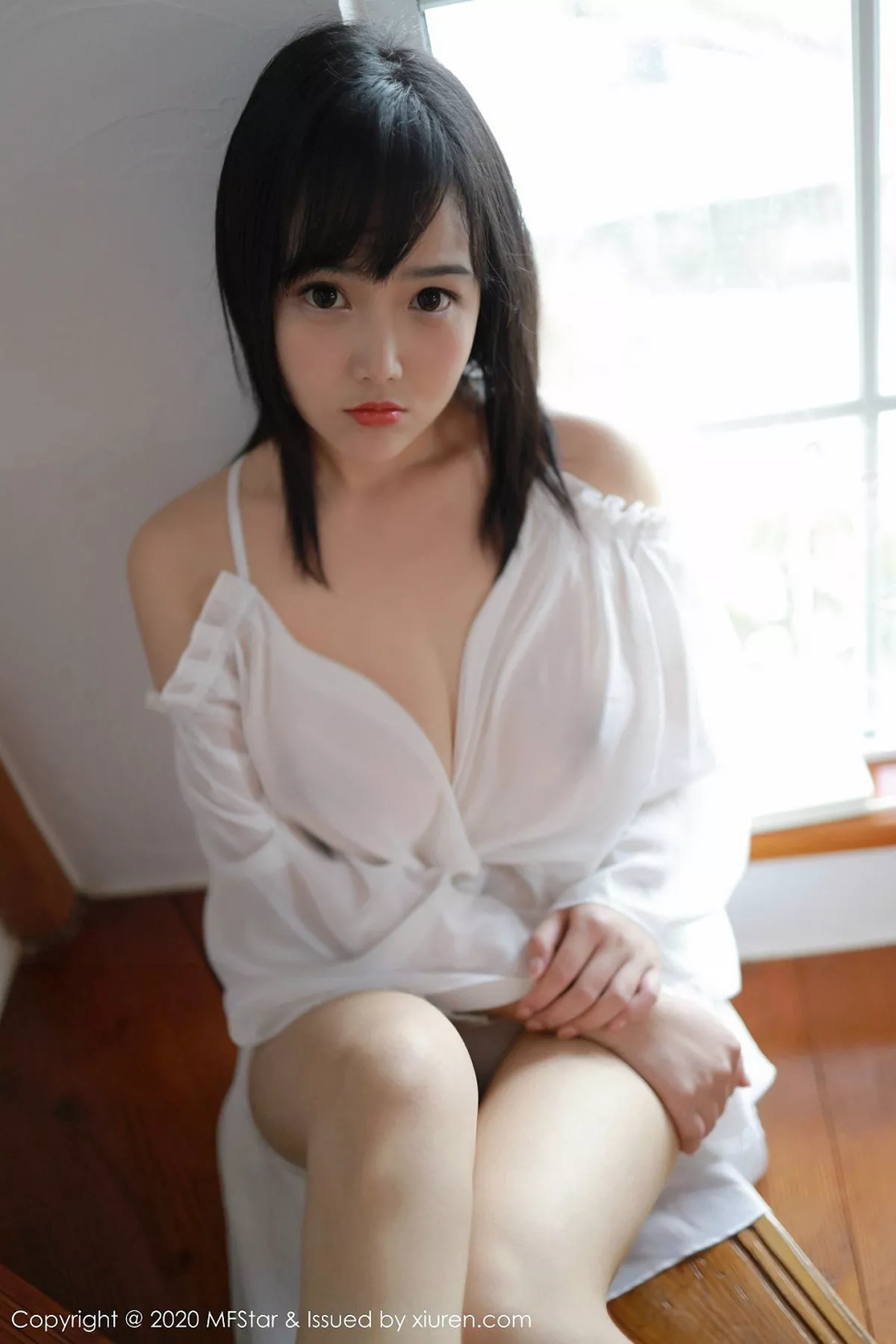 秀人集.com_[MFStar模范学院]Vol.260_嫩模徐微微mia日本旅拍白色透视薄纱真空秀童颜巨乳诱惑写真50P