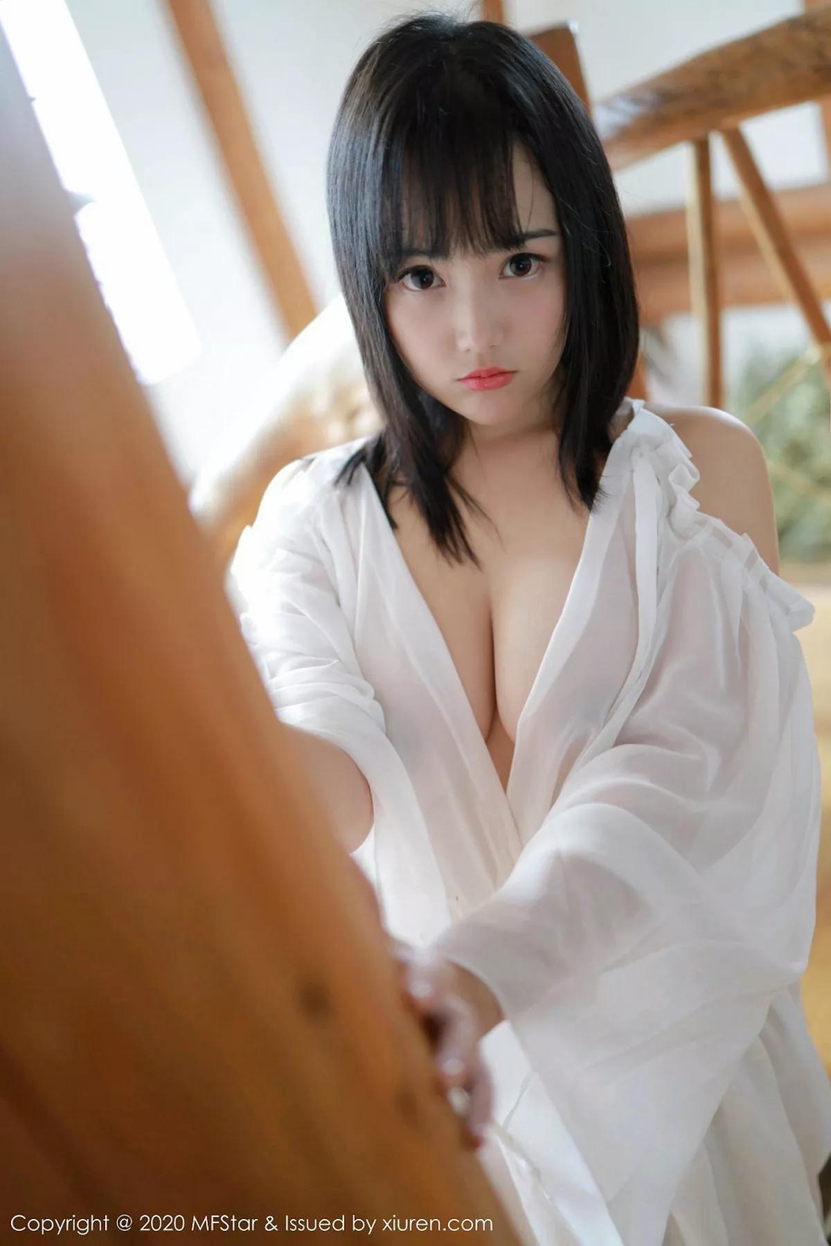 秀人集.com_[MFStar模范学院]Vol.260_嫩模徐微微mia日本旅拍白色透视薄纱真空秀童颜巨乳诱惑写真50P