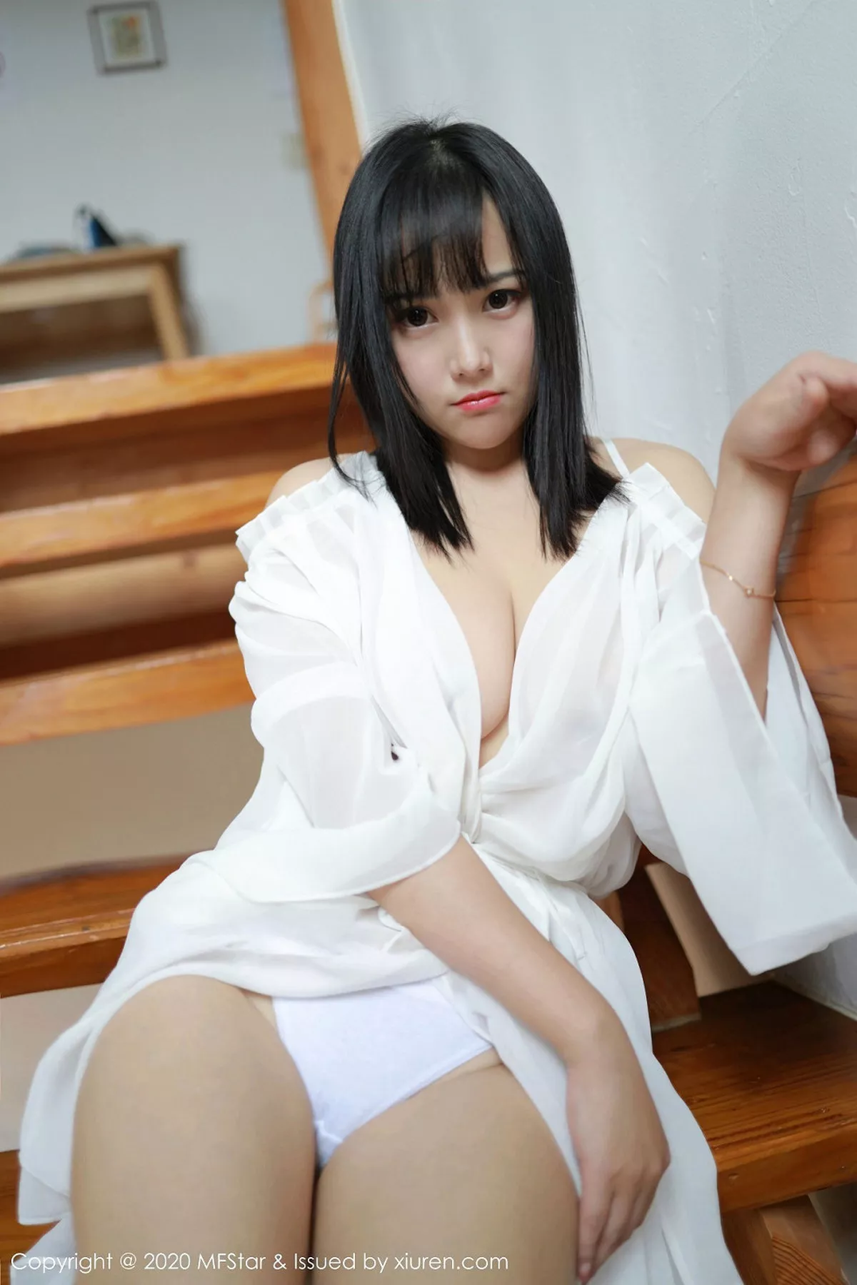 秀人集.com_[MFStar模范学院]Vol.260_嫩模徐微微mia日本旅拍白色透视薄纱真空秀童颜巨乳诱惑写真50P