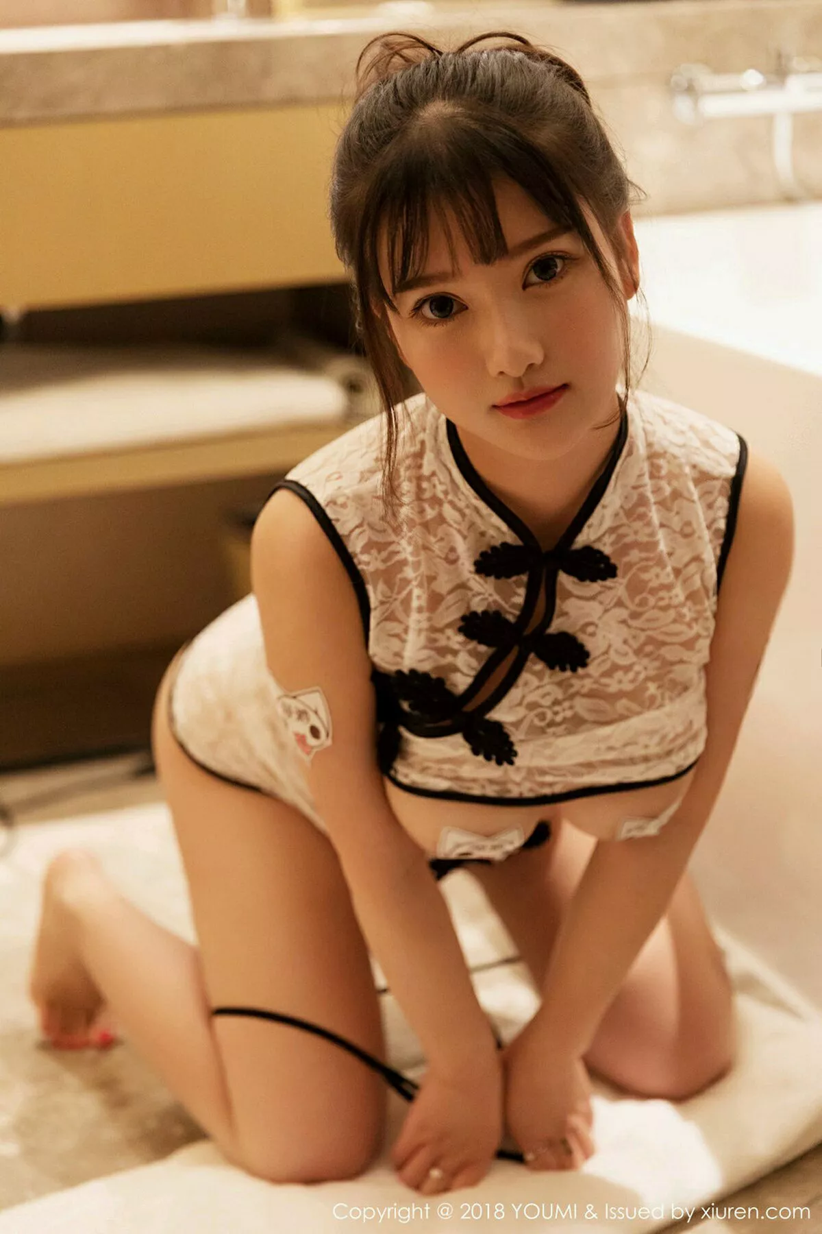 秀人集.com_[YouMi尤蜜荟]Vol.250_巨乳嫩模小尤奈私房白色蕾丝内衣半脱露豪乳极致诱惑写真51P