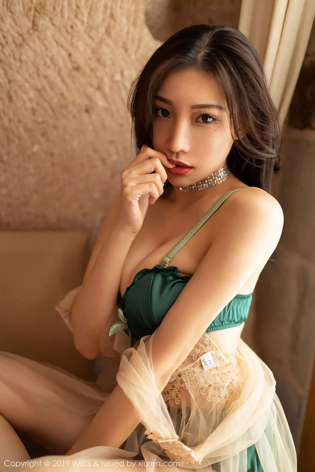 秀人集.com_[IMISS爱蜜社]Vol.319_女神小狐狸Kathryn土耳其旅拍吊带内衣配牛仔热裤性感写真40P