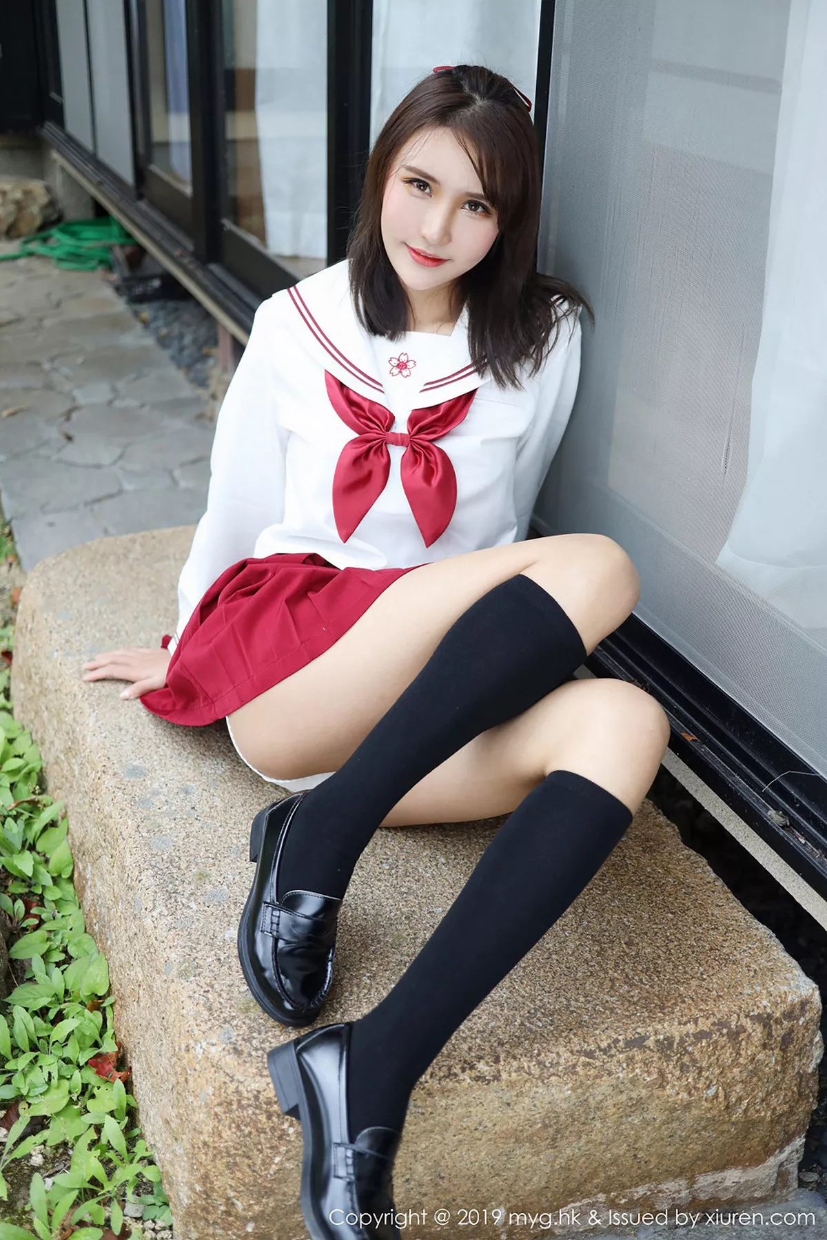 秀人集.com_[MyGirl美媛馆]Vol.341_女神SOLO-尹菲日本旅拍户外红色学生制服清爽迷人写真44P