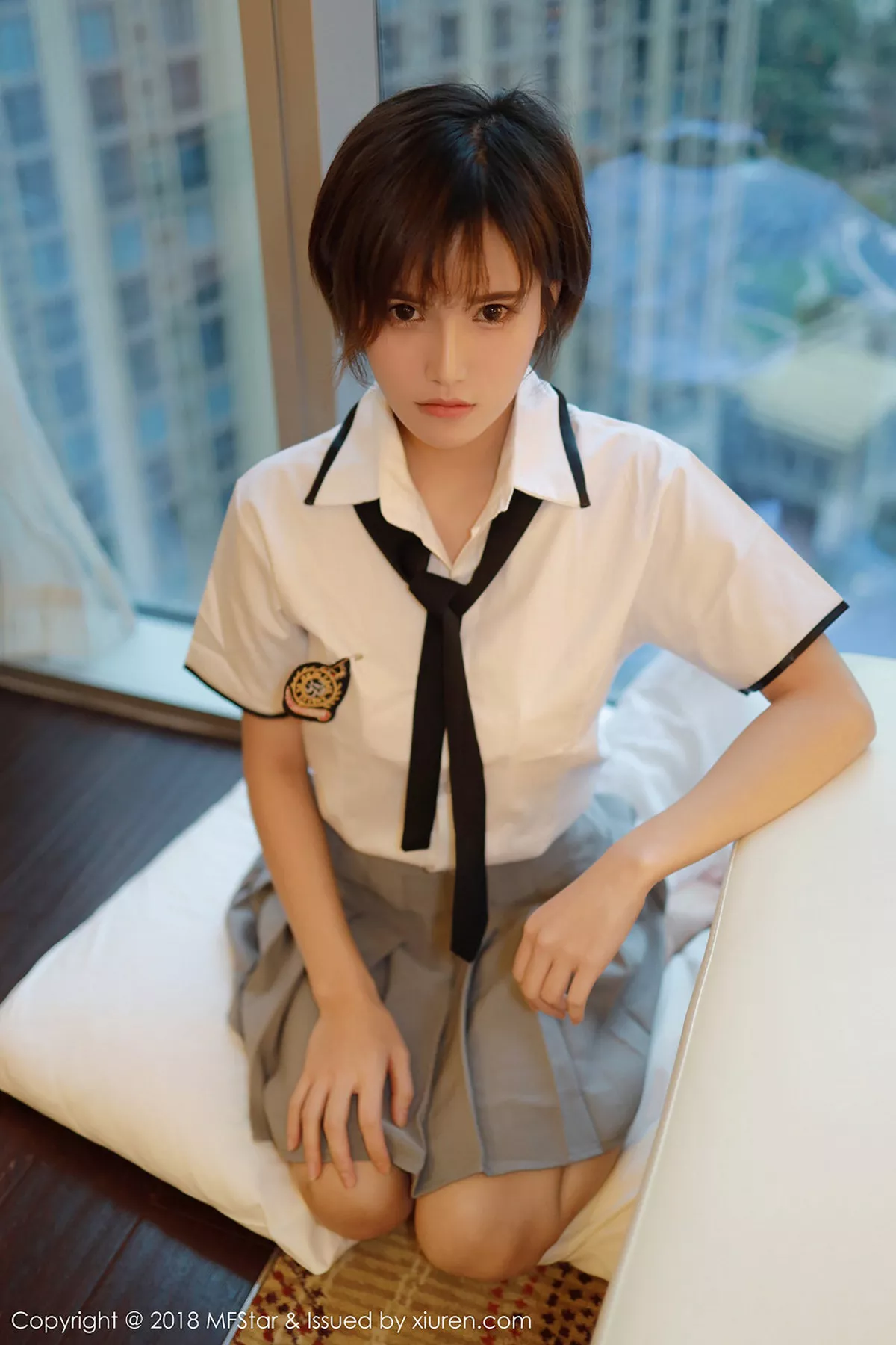 秀人集.com_[MFStar模范学院]Vol.172_嫩模小姿2002私房学生制服半脱白衬衣露性感美胸写真51P