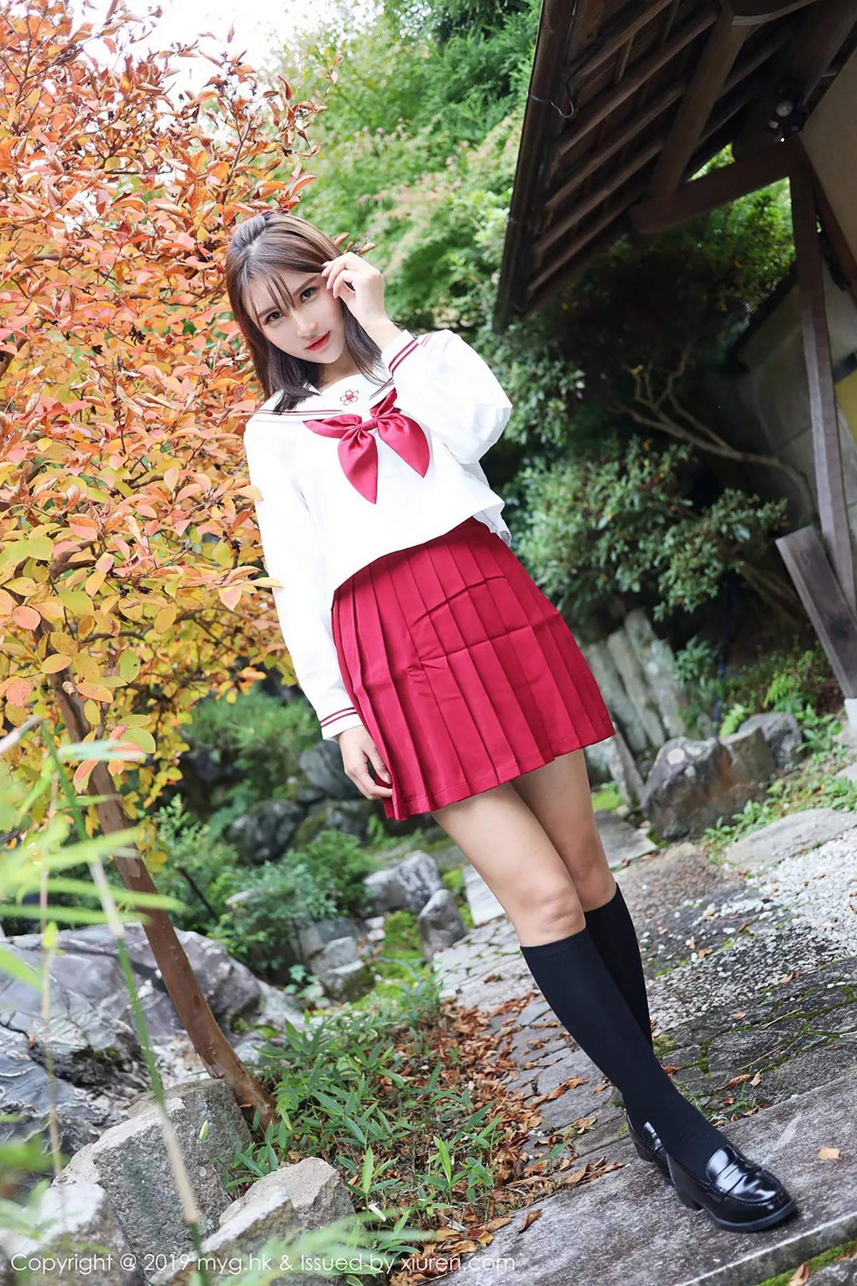 秀人集.com_[MyGirl美媛馆]Vol.341_女神SOLO-尹菲日本旅拍户外红色学生制服清爽迷人写真44P