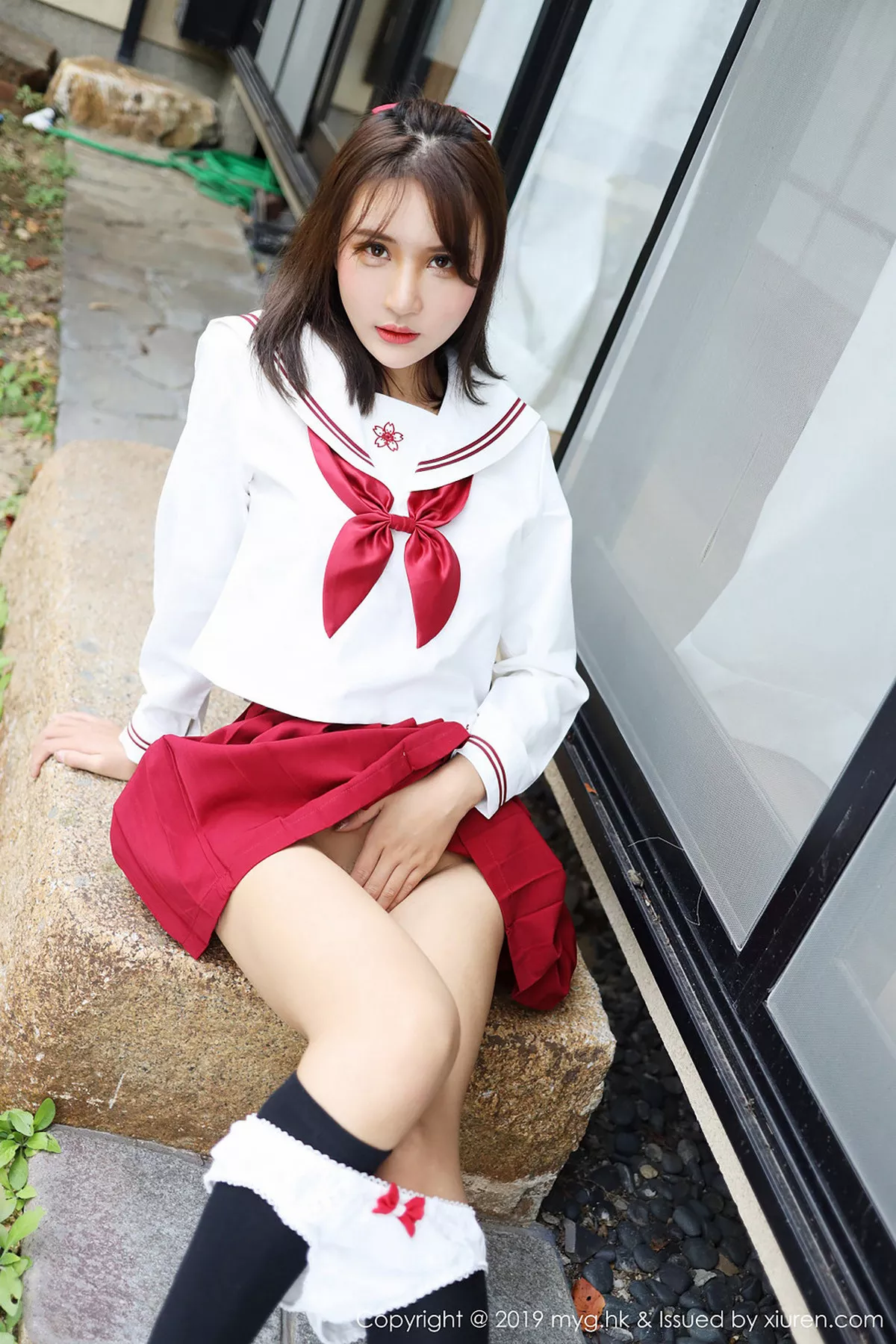 秀人集.com_[MyGirl美媛馆]Vol.341_女神SOLO-尹菲日本旅拍户外红色学生制服清爽迷人写真44P
