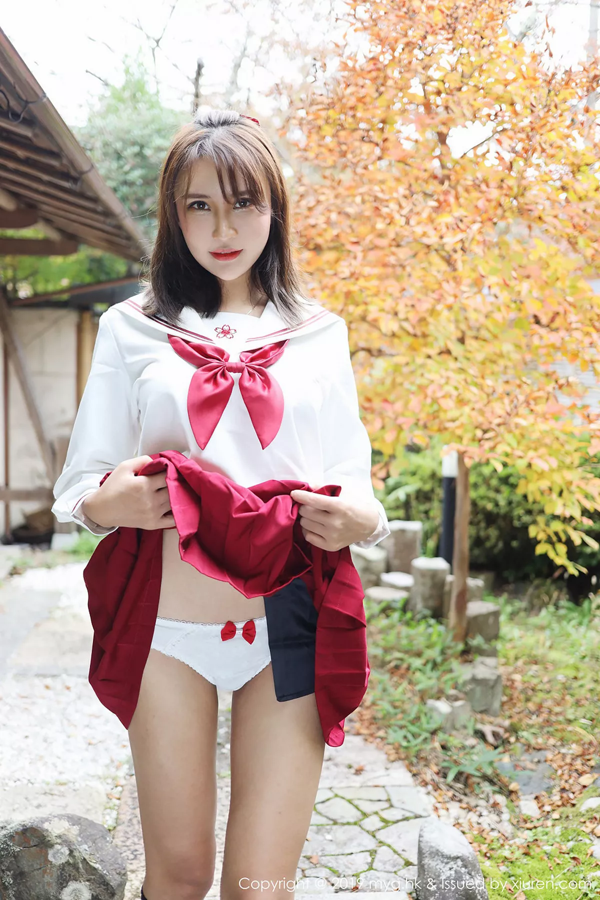 秀人集.com_[MyGirl美媛馆]Vol.341_女神SOLO-尹菲日本旅拍户外红色学生制服清爽迷人写真44P