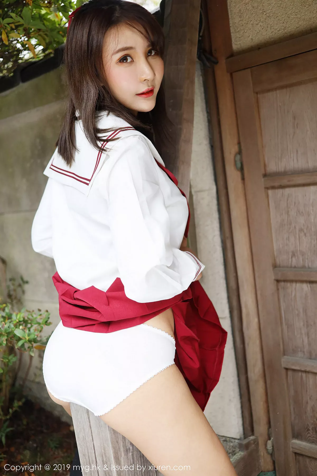 秀人集.com_[MyGirl美媛馆]Vol.341_女神SOLO-尹菲日本旅拍户外红色学生制服清爽迷人写真44P