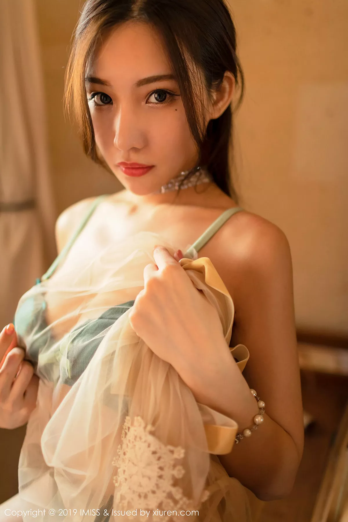 秀人集.com_[IMISS爱蜜社]Vol.319_女神小狐狸Kathryn土耳其旅拍吊带内衣配牛仔热裤性感写真40P