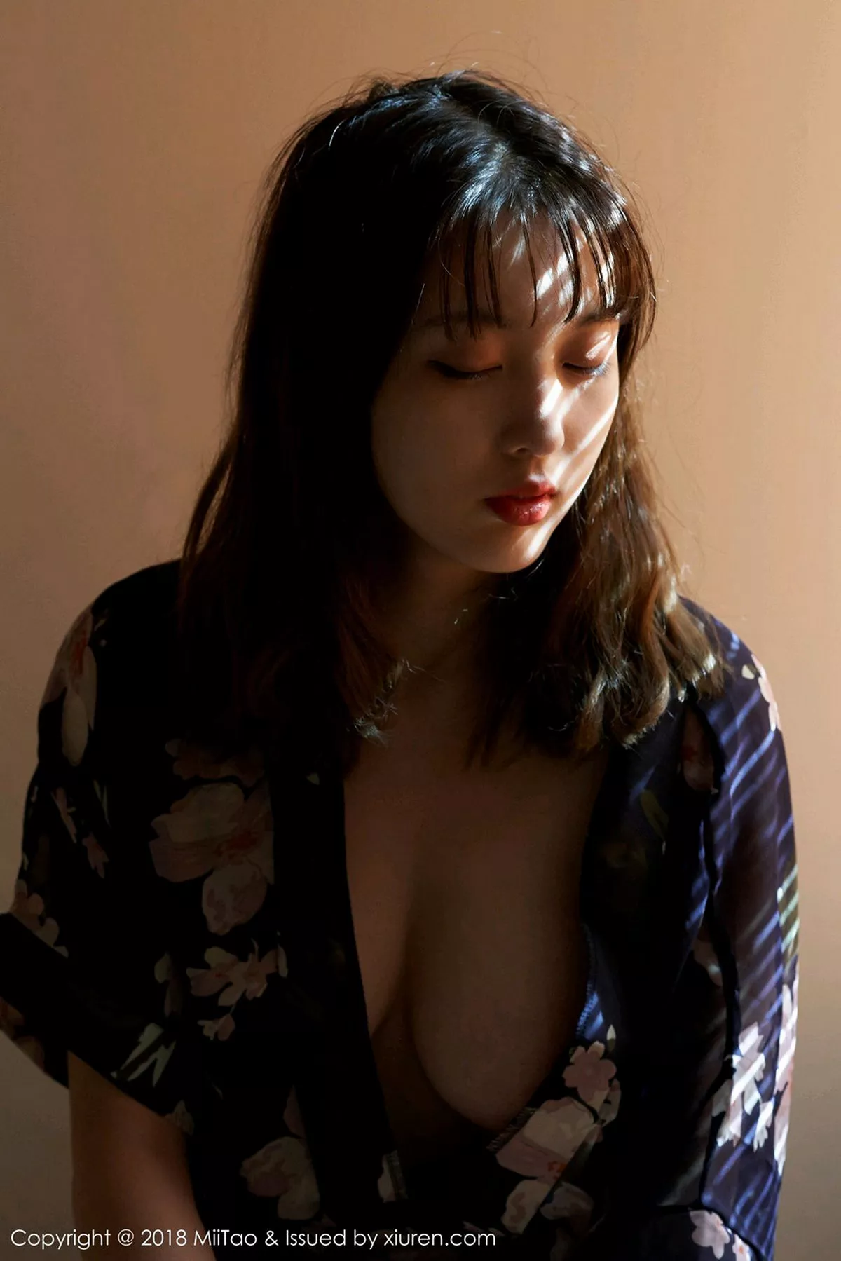秀人集.com_[MiiTao蜜桃社]Vol.121_嫩模美绪私房真空开背毛衣露豪乳翘臀大尺度撩人诱惑写真92P