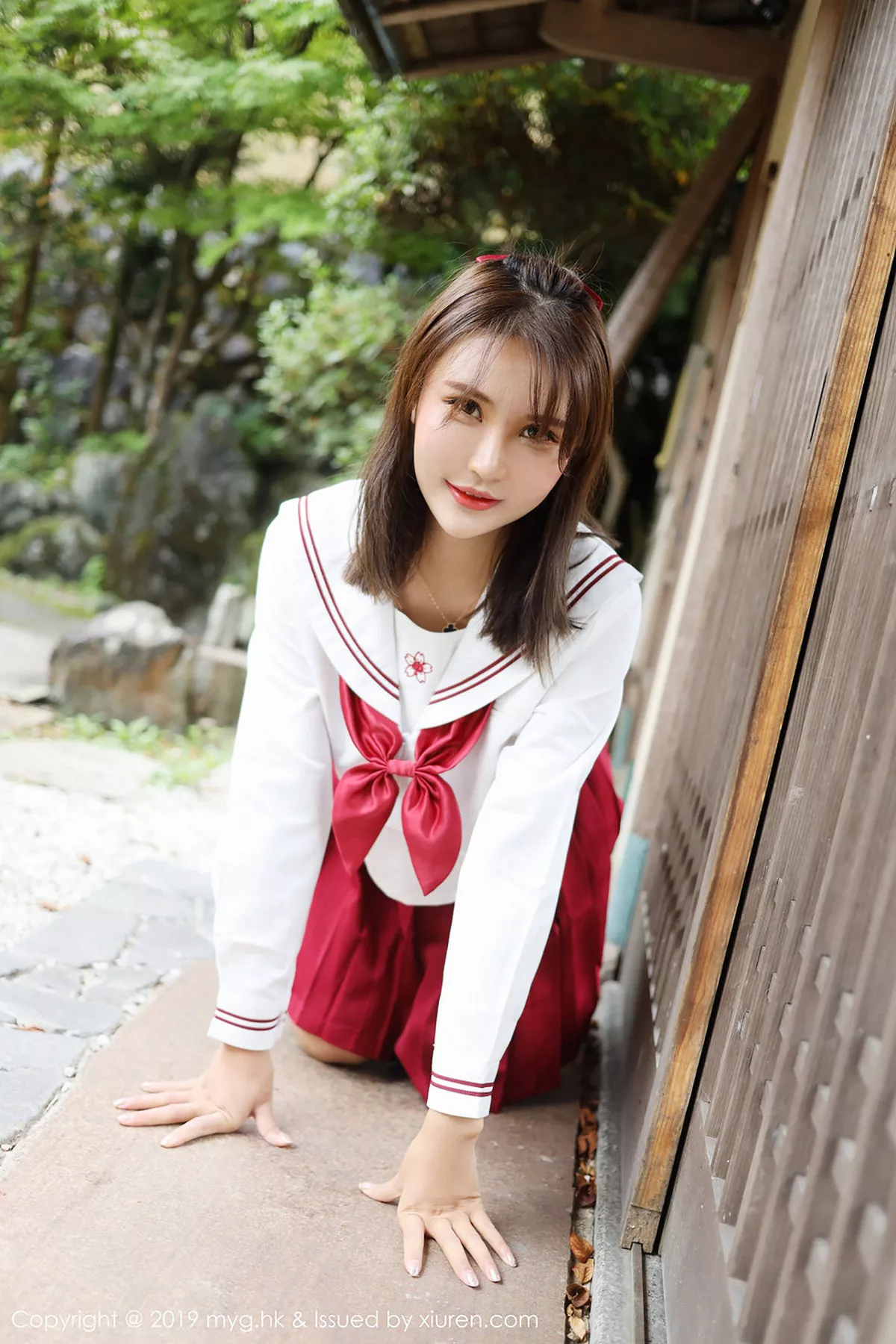 秀人集.com_[MyGirl美媛馆]Vol.341_女神SOLO-尹菲日本旅拍户外红色学生制服清爽迷人写真44P