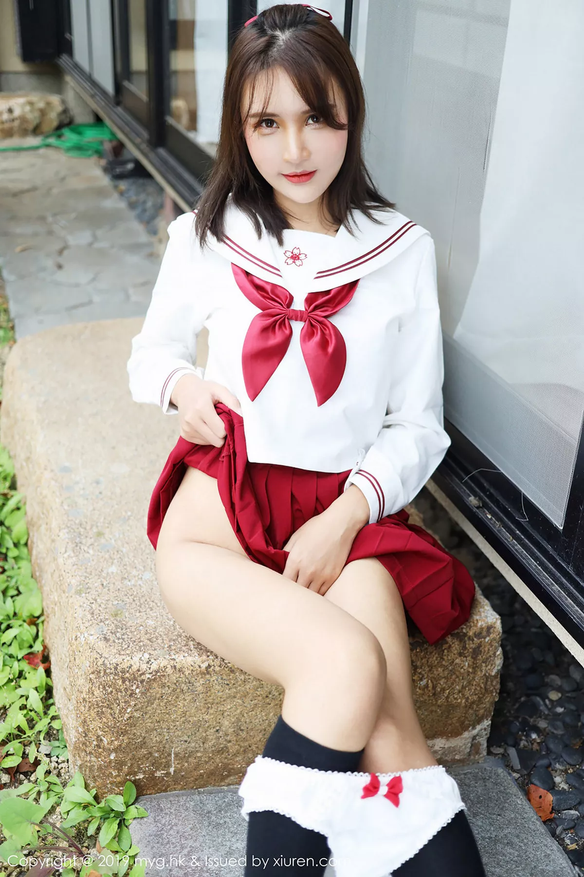 秀人集.com_[MyGirl美媛馆]Vol.341_女神SOLO-尹菲日本旅拍户外红色学生制服清爽迷人写真44P