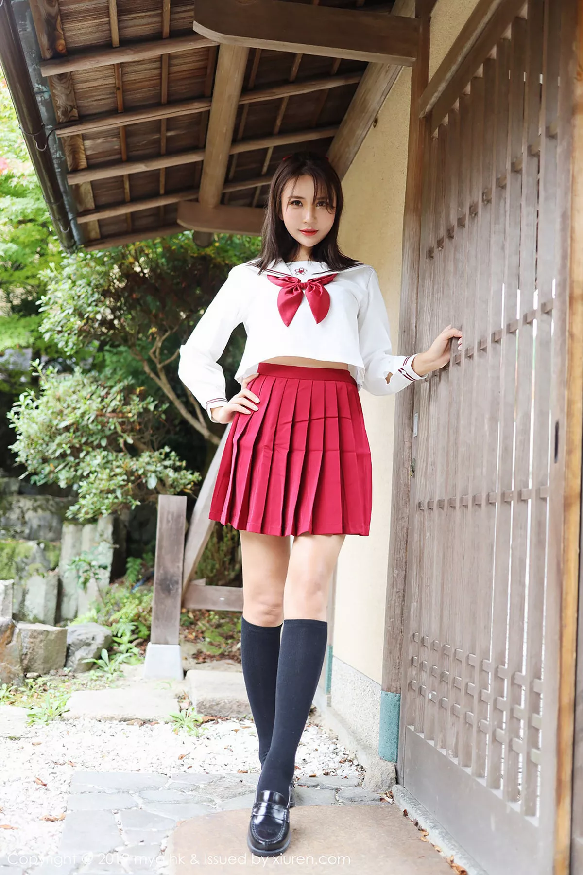 秀人集.com_[MyGirl美媛馆]Vol.341_女神SOLO-尹菲日本旅拍户外红色学生制服清爽迷人写真44P