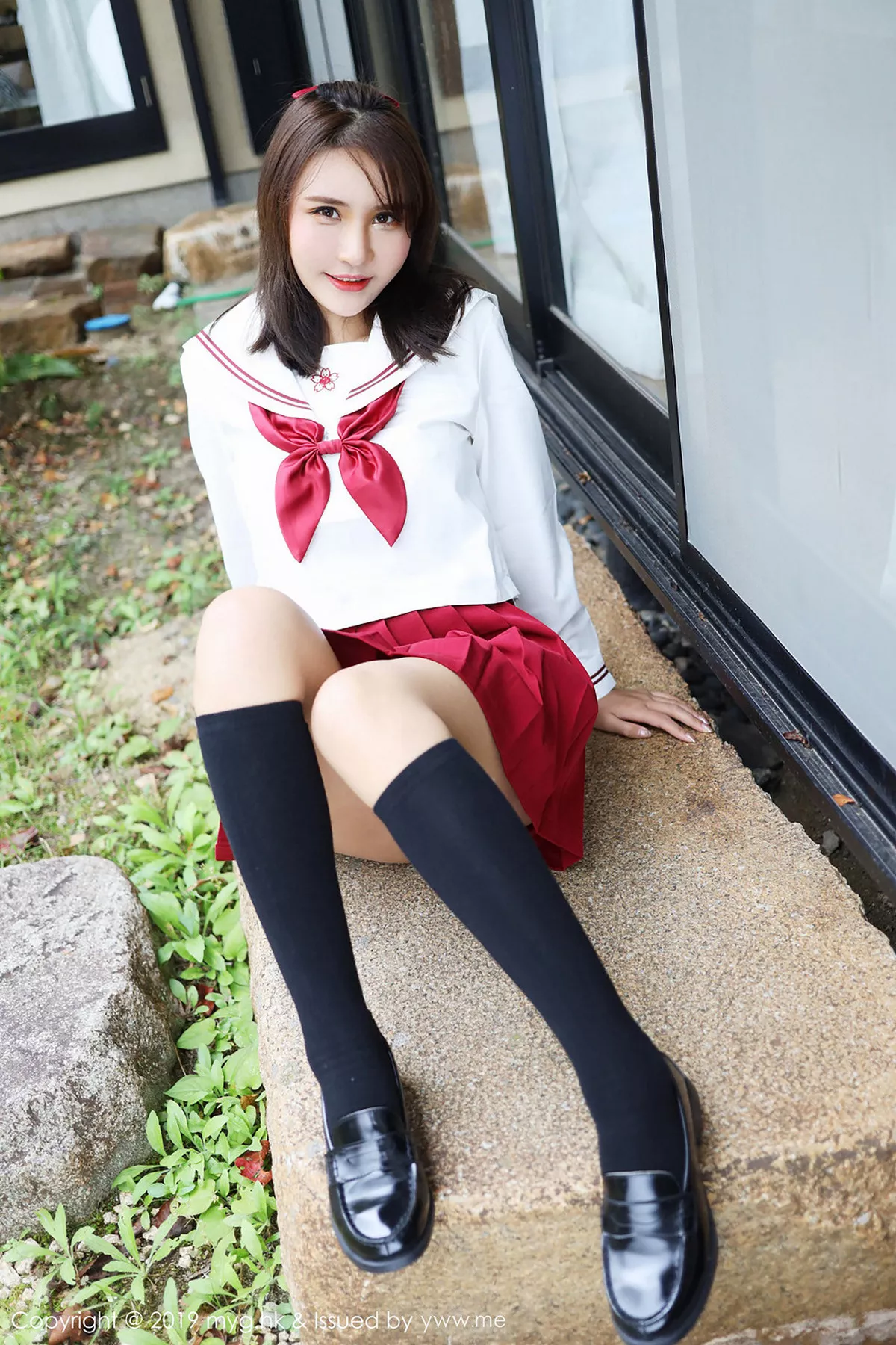 秀人集.com_[MyGirl美媛馆]Vol.341_女神SOLO-尹菲日本旅拍户外红色学生制服清爽迷人写真44P