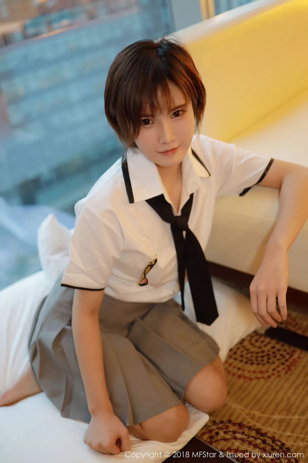 秀人集.com_[MFStar模范学院]Vol.172_嫩模小姿2002私房学生制服半脱白衬衣露性感美胸写真51P