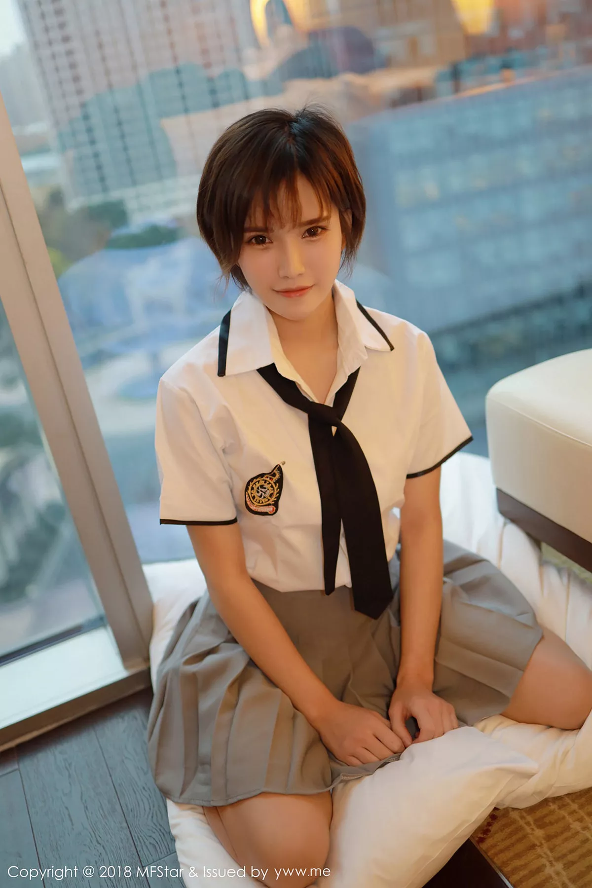 秀人集.com_[MFStar模范学院]Vol.172_嫩模小姿2002私房学生制服半脱白衬衣露性感美胸写真51P
