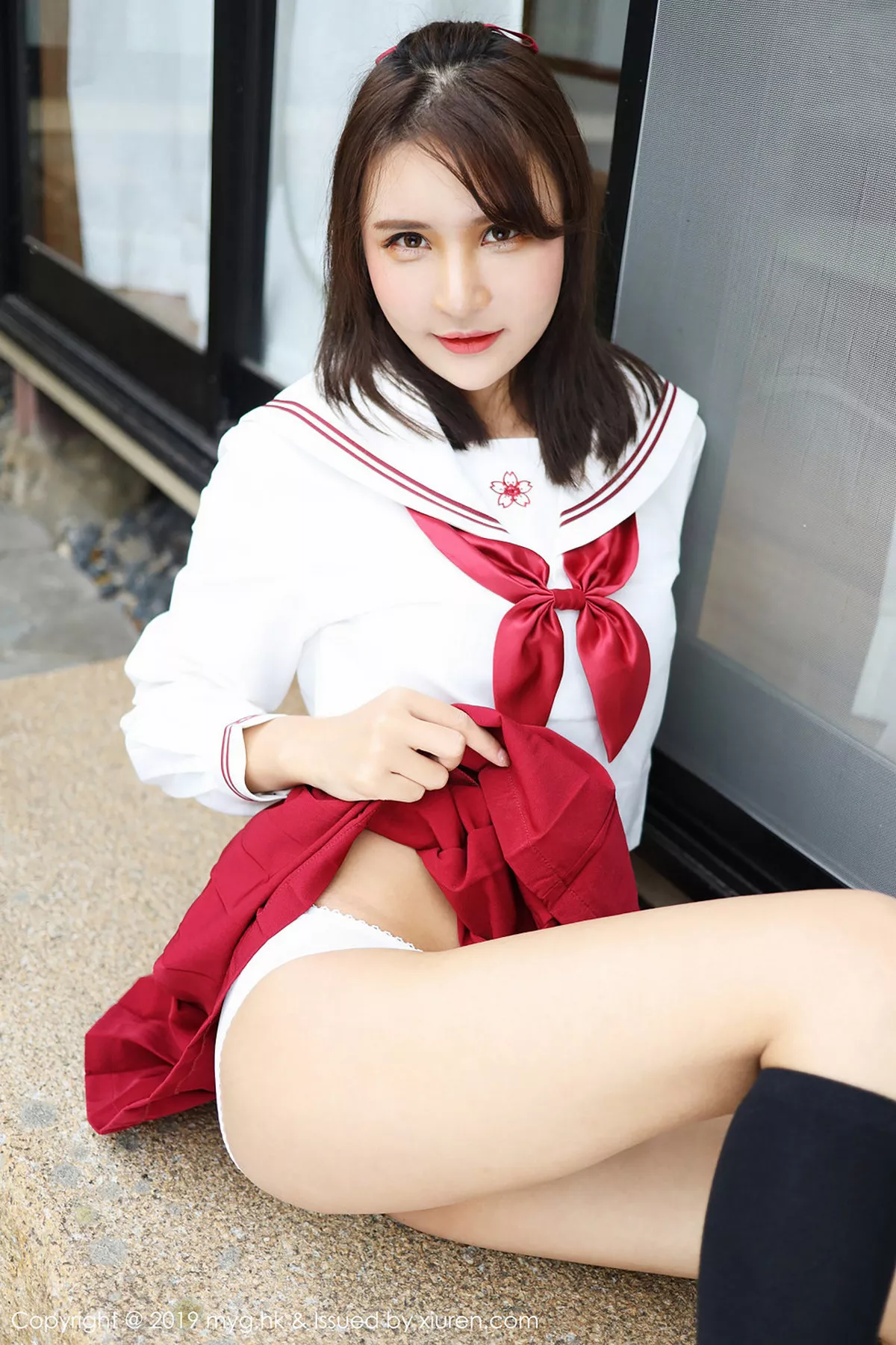 秀人集.com_[MyGirl美媛馆]Vol.341_女神SOLO-尹菲日本旅拍户外红色学生制服清爽迷人写真44P