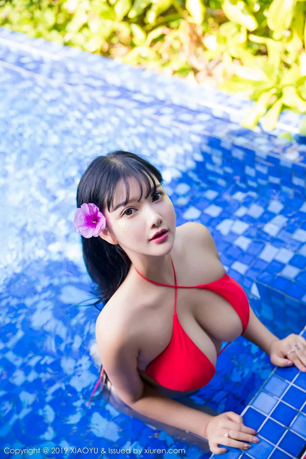 秀人集.com_[XiaoYu画语界]Vol.029_嫩模小尤奈马尔代夫旅拍泳池里红色比基尼秀豪乳诱惑写真52P