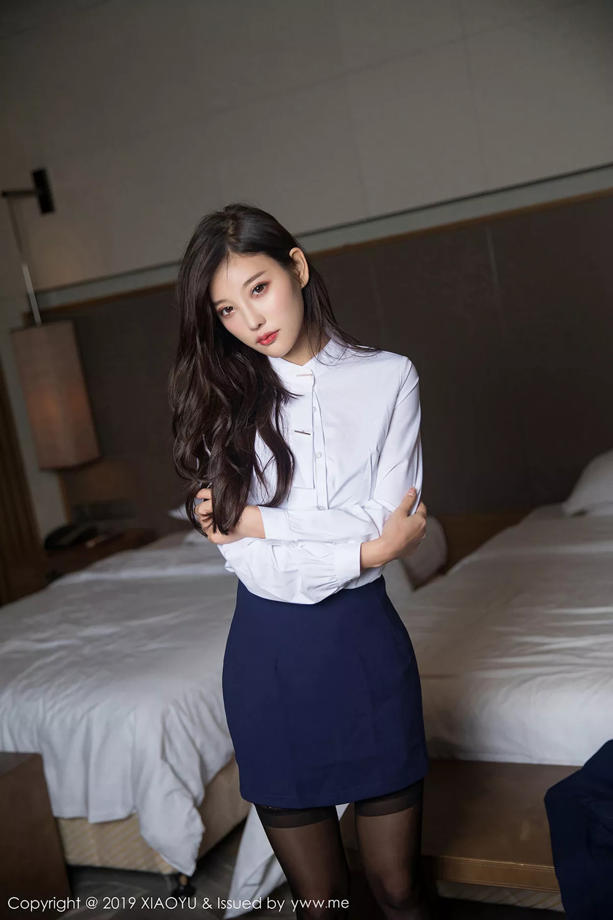 秀人集.com_[XiaoYu画语界]Vol.005_女神杨晨晨sugar知性秘书OL装扮半脱露吊带黑丝诱惑写真70P
