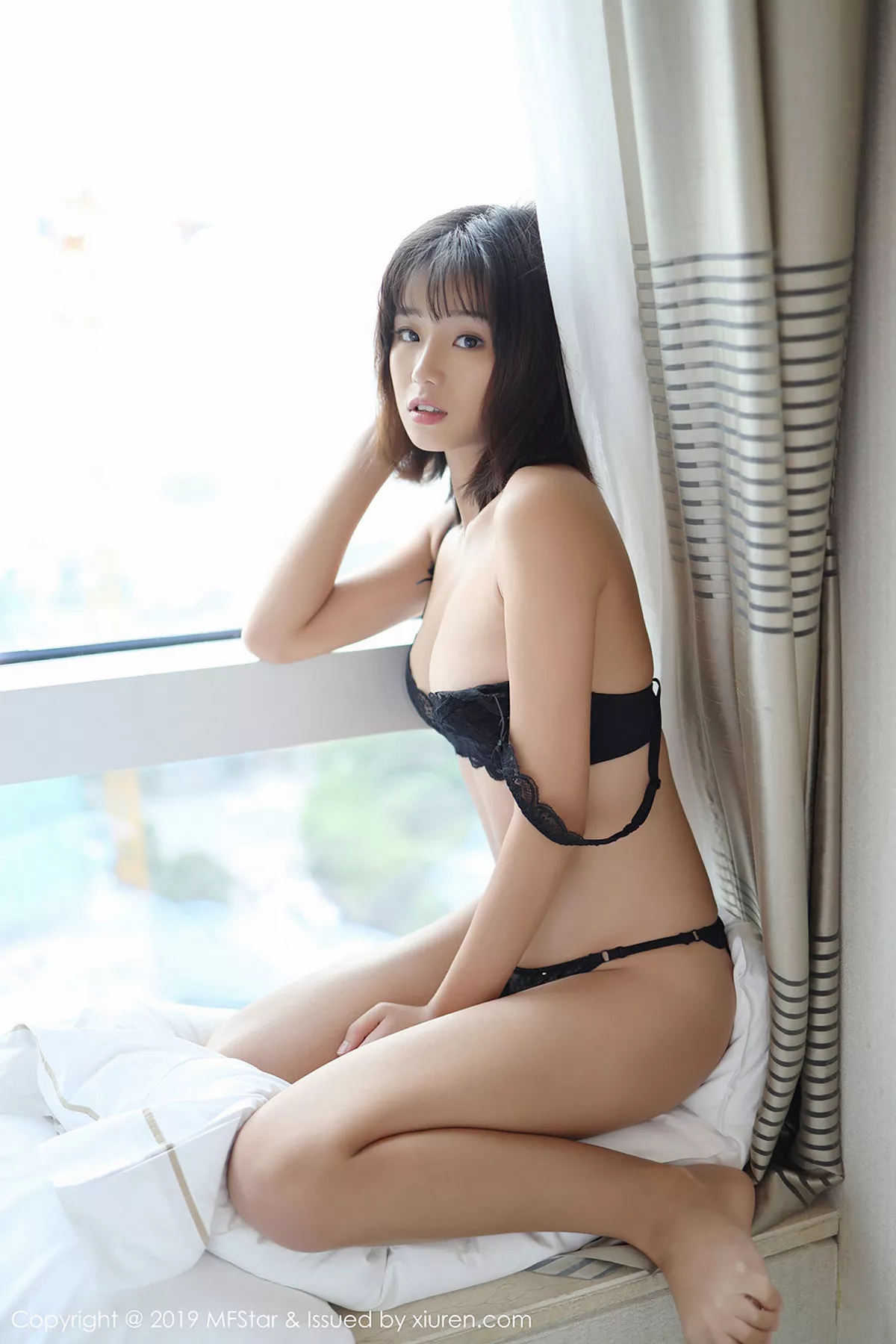 秀人集.com_[MFStar模范学院]Vol.175_嫩模仓井优香私房黑色蕾丝内衣秀完美身材魅惑写真40P