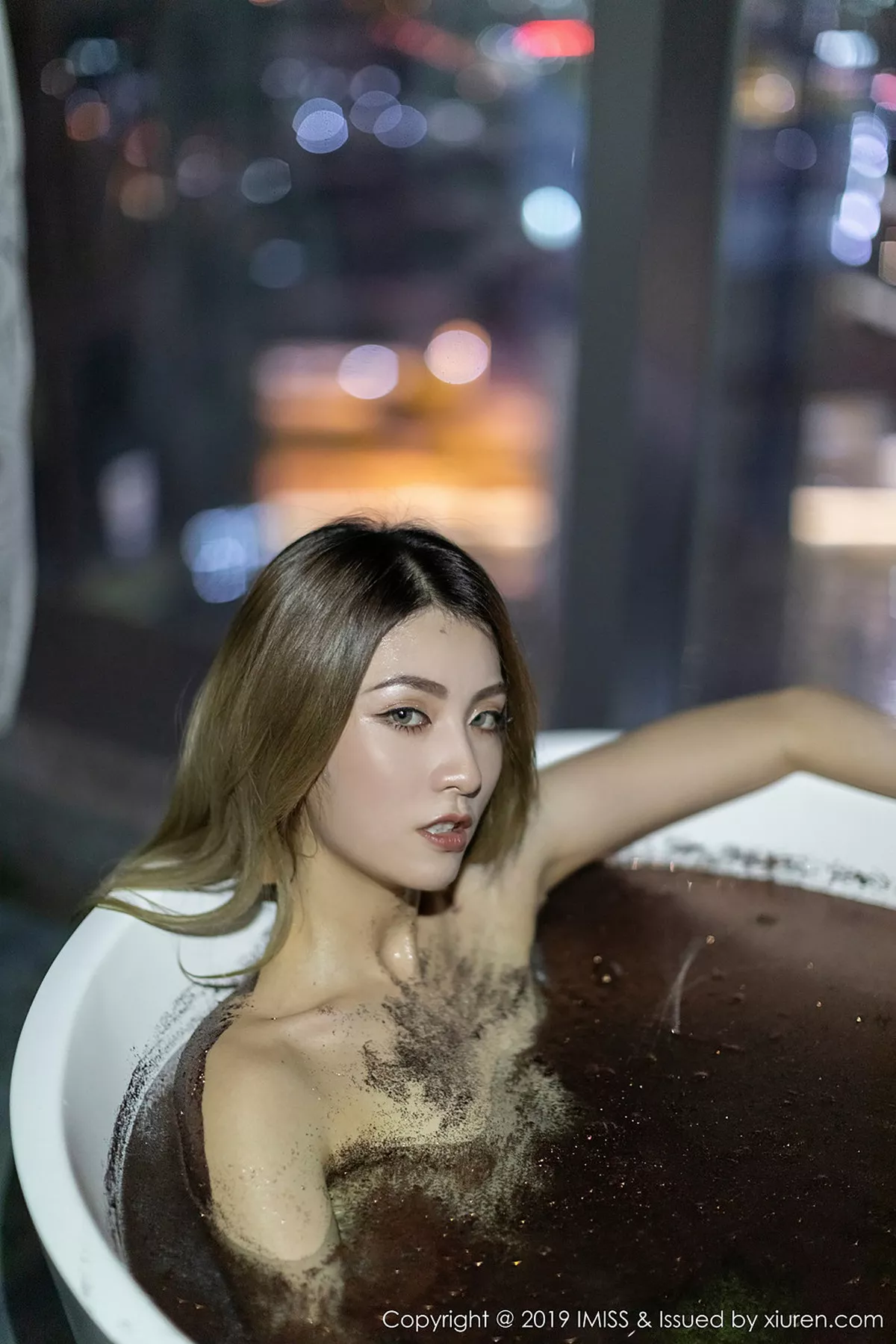秀人集.com_[IMISS爱蜜社]Vol.324_嫩模Arlie性感内衣秀完美身材浴池里半裸湿身诱惑写真37P