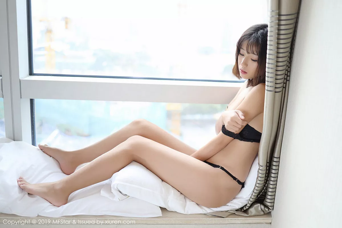 秀人集.com_[MFStar模范学院]Vol.175_嫩模仓井优香私房黑色蕾丝内衣秀完美身材魅惑写真40P
