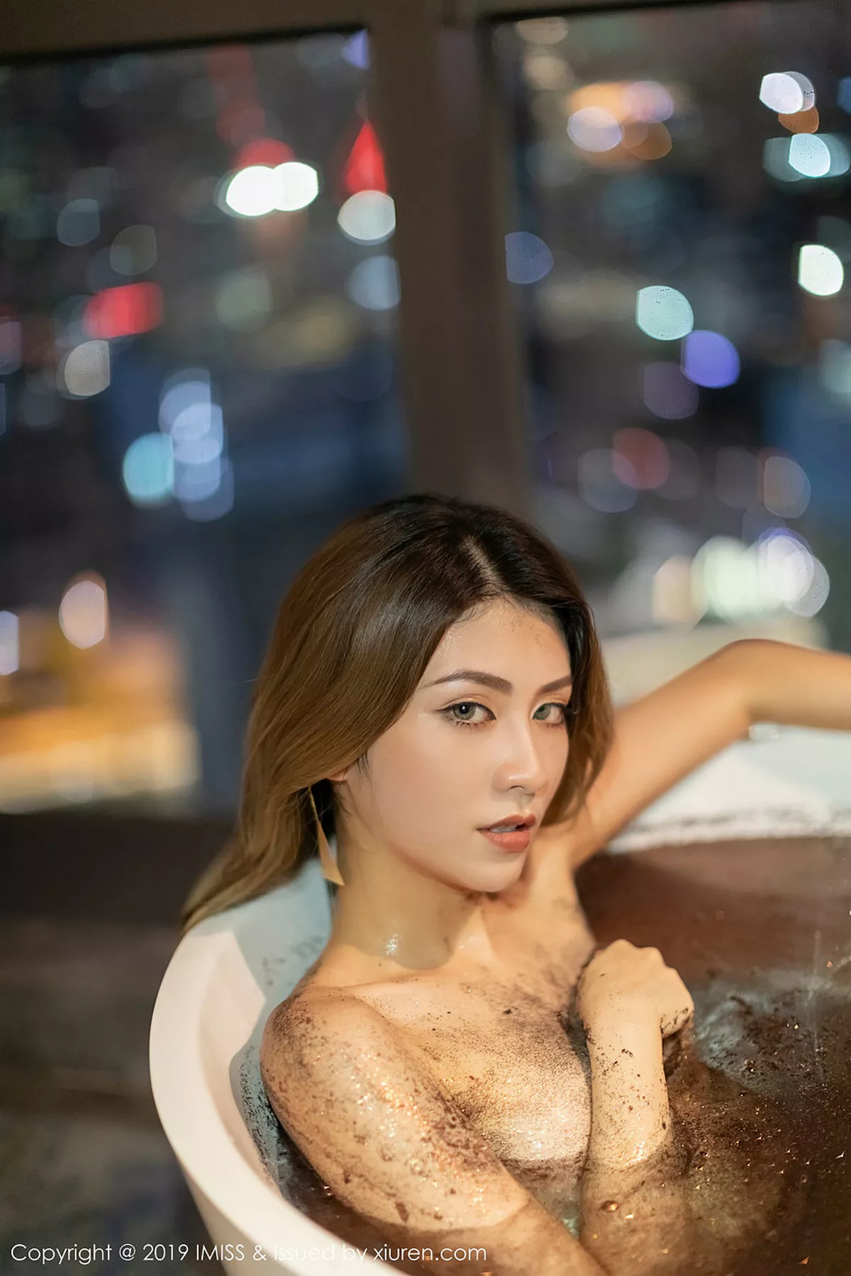 秀人集.com_[IMISS爱蜜社]Vol.324_嫩模Arlie性感内衣秀完美身材浴池里半裸湿身诱惑写真37P