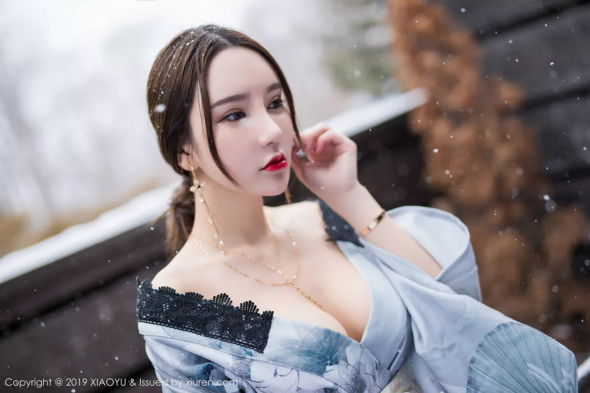 秀人集.com_[XiaoYu画语界]Vol.007_女神周于希Sandy北海道旅拍雪中佳人秀美乳撩人诱惑写真47P