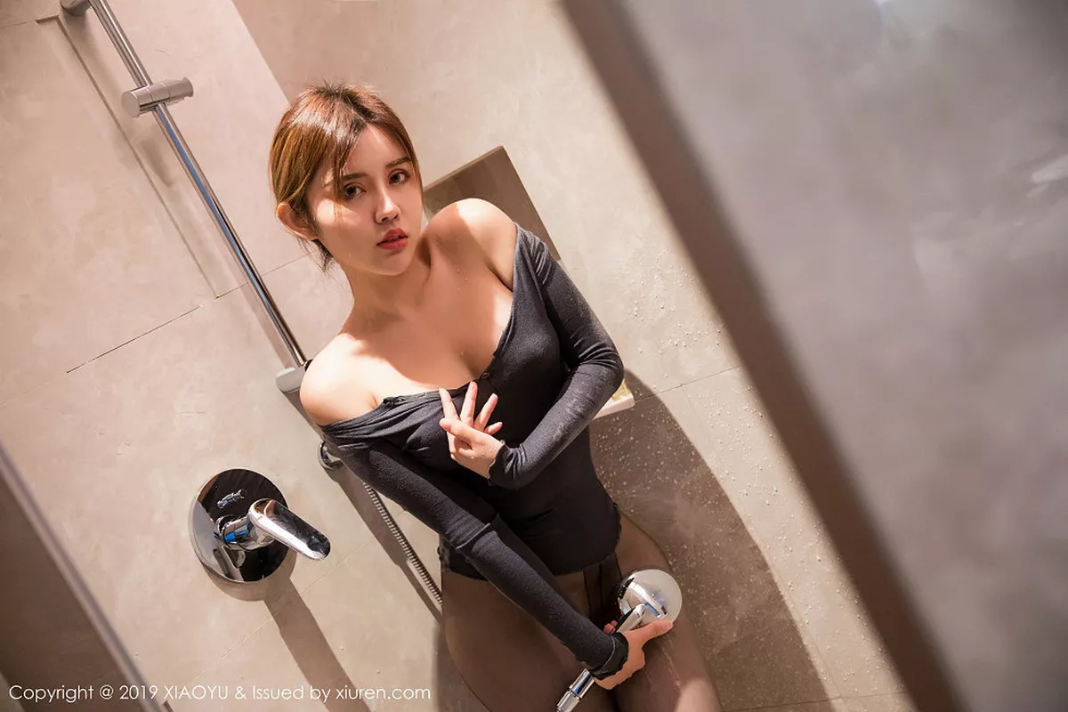 秀人集.com_[XiaoYu画语界]Vol.019_女神Cris_卓娅祺私房浴室里无内黑丝裤袜湿身惹火诱惑写真51P