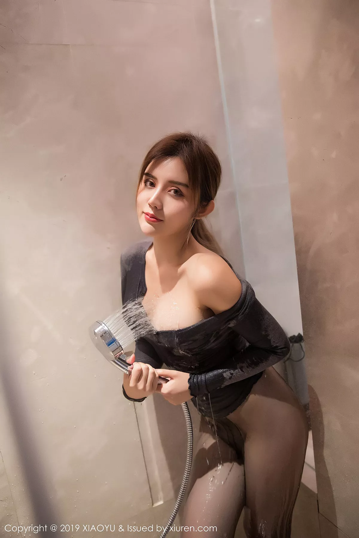 秀人集.com_[XiaoYu画语界]Vol.019_女神Cris_卓娅祺私房浴室里无内黑丝裤袜湿身惹火诱惑写真51P
