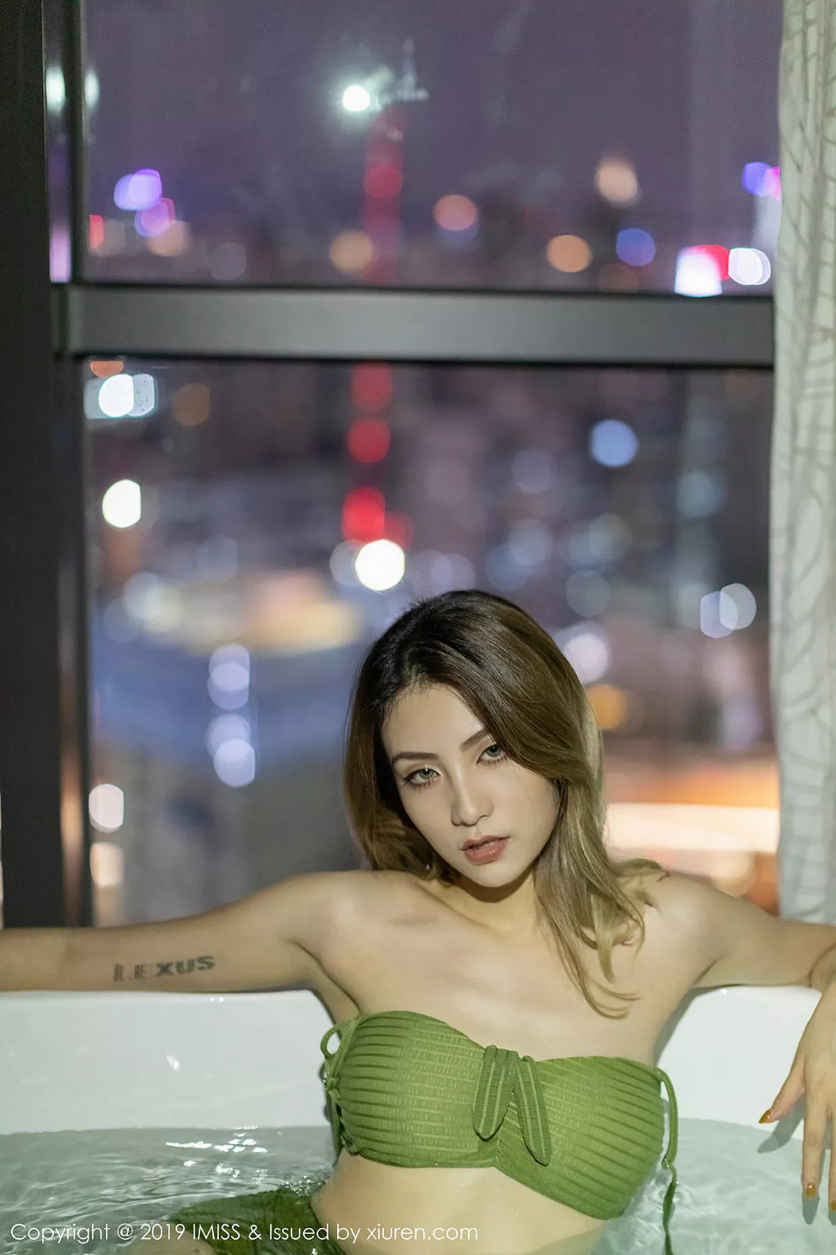 秀人集.com_[IMISS爱蜜社]Vol.324_嫩模Arlie性感内衣秀完美身材浴池里半裸湿身诱惑写真37P