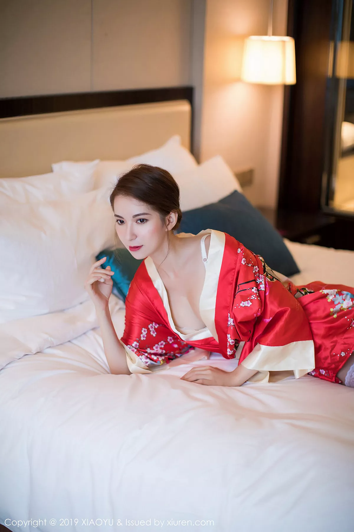 秀人集.com_[XiaoYu画语界]Vol.014_女神Carry私房性感红色和服配白色蕾丝袜妩媚诱惑写真53P