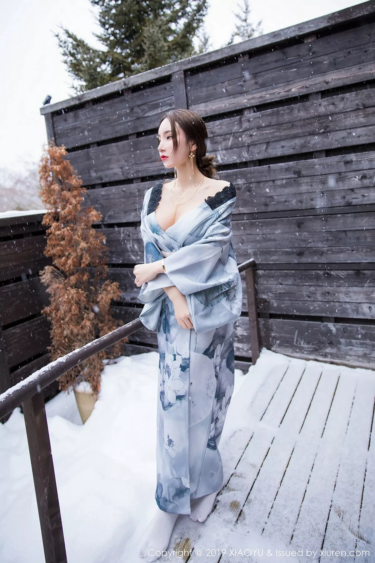 秀人集.com_[XiaoYu画语界]Vol.007_女神周于希Sandy北海道旅拍雪中佳人秀美乳撩人诱惑写真47P