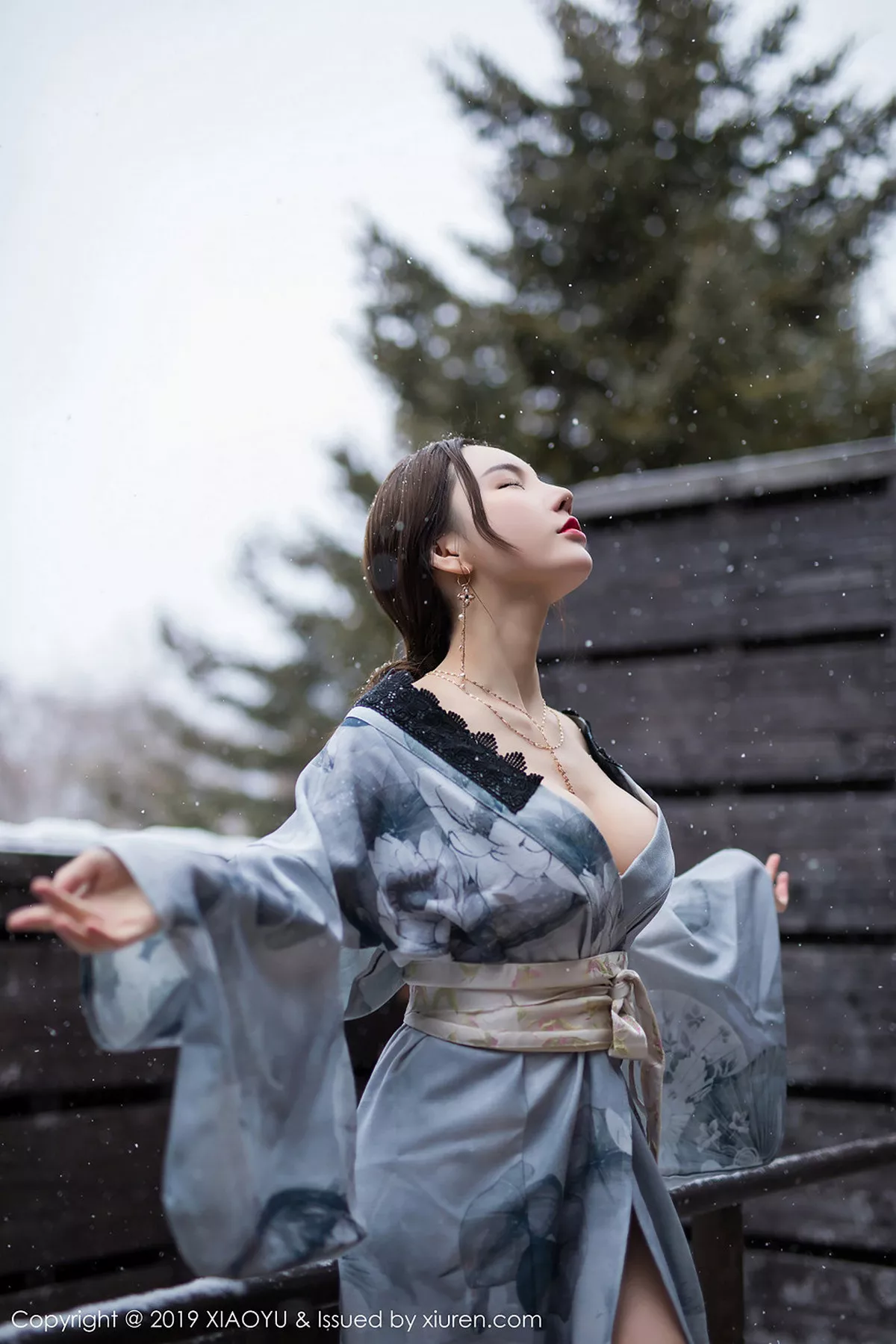 秀人集.com_[XiaoYu画语界]Vol.007_女神周于希Sandy北海道旅拍雪中佳人秀美乳撩人诱惑写真47P