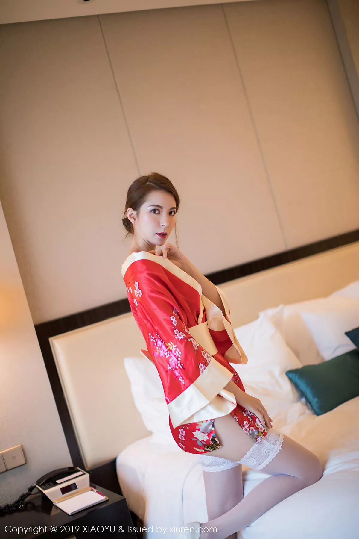 秀人集.com_[XiaoYu画语界]Vol.014_女神Carry私房性感红色和服配白色蕾丝袜妩媚诱惑写真53P