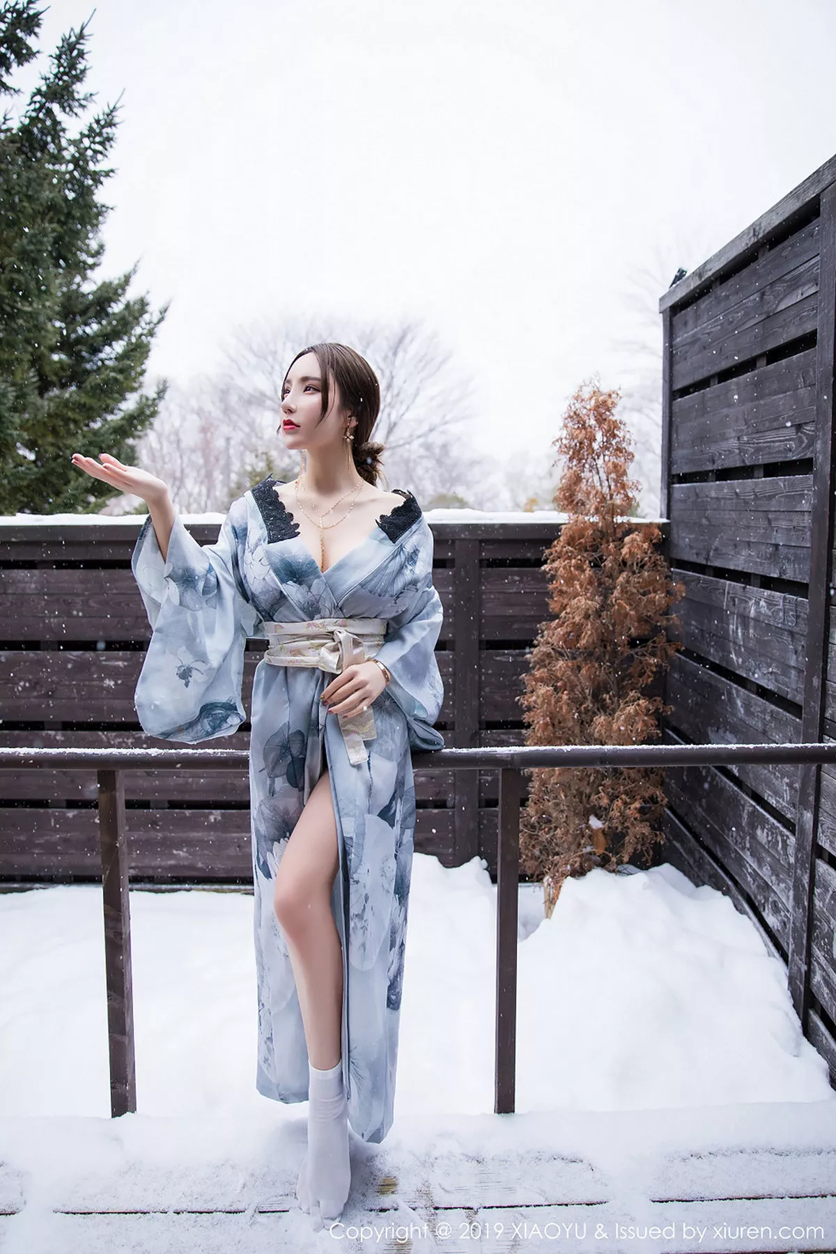 秀人集.com_[XiaoYu画语界]Vol.007_女神周于希Sandy北海道旅拍雪中佳人秀美乳撩人诱惑写真47P