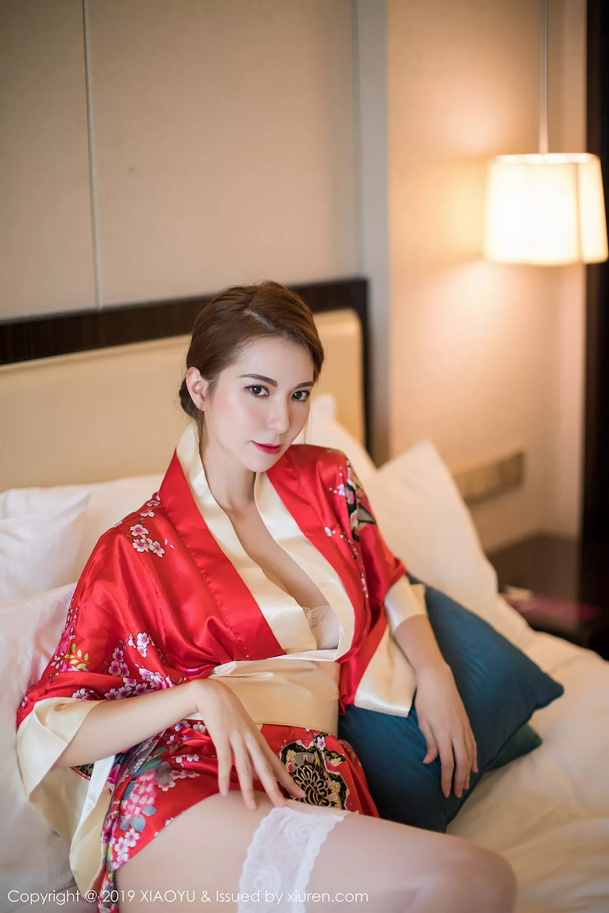 秀人集.com_[XiaoYu画语界]Vol.014_女神Carry私房性感红色和服配白色蕾丝袜妩媚诱惑写真53P