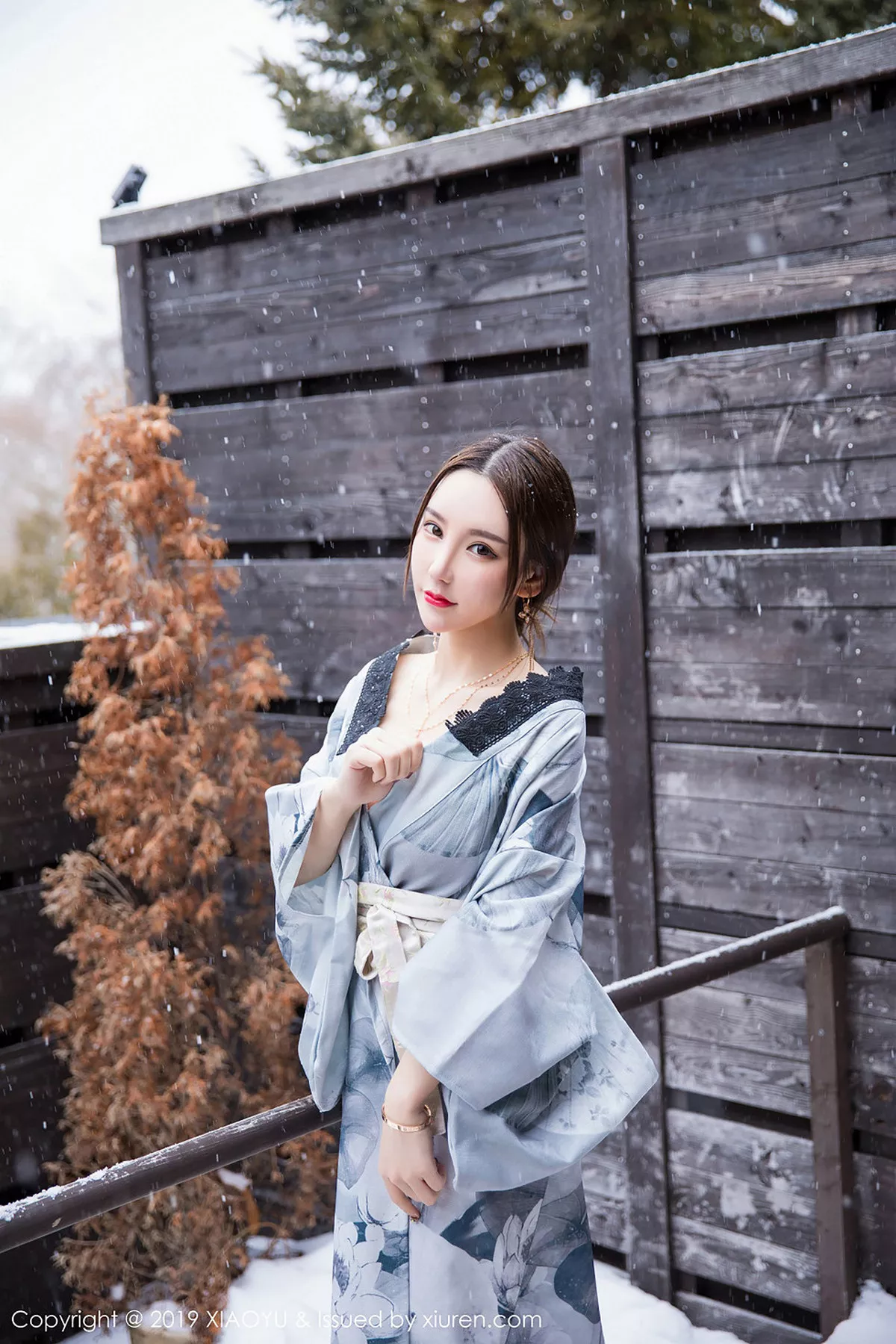 秀人集.com_[XiaoYu画语界]Vol.007_女神周于希Sandy北海道旅拍雪中佳人秀美乳撩人诱惑写真47P
