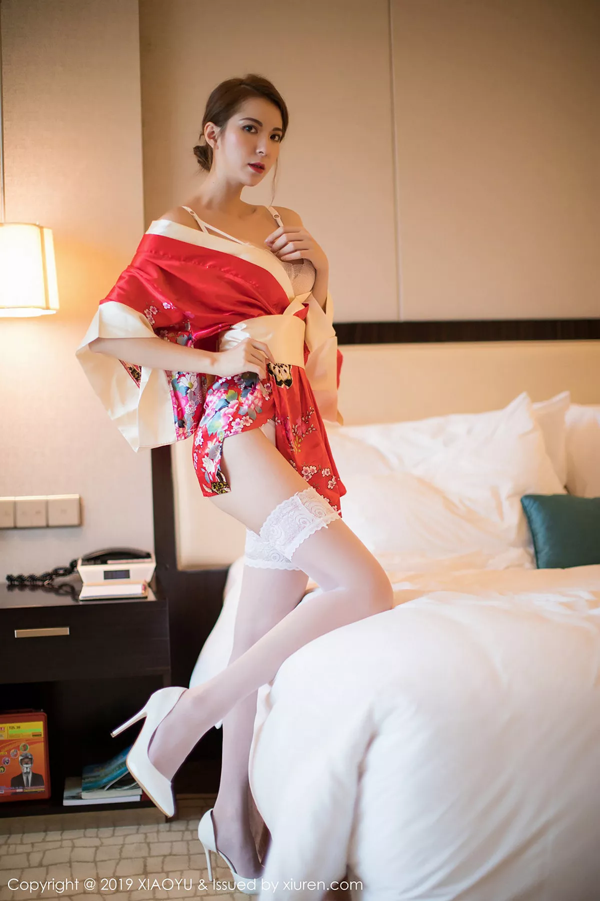 秀人集.com_[XiaoYu画语界]Vol.014_女神Carry私房性感红色和服配白色蕾丝袜妩媚诱惑写真53P