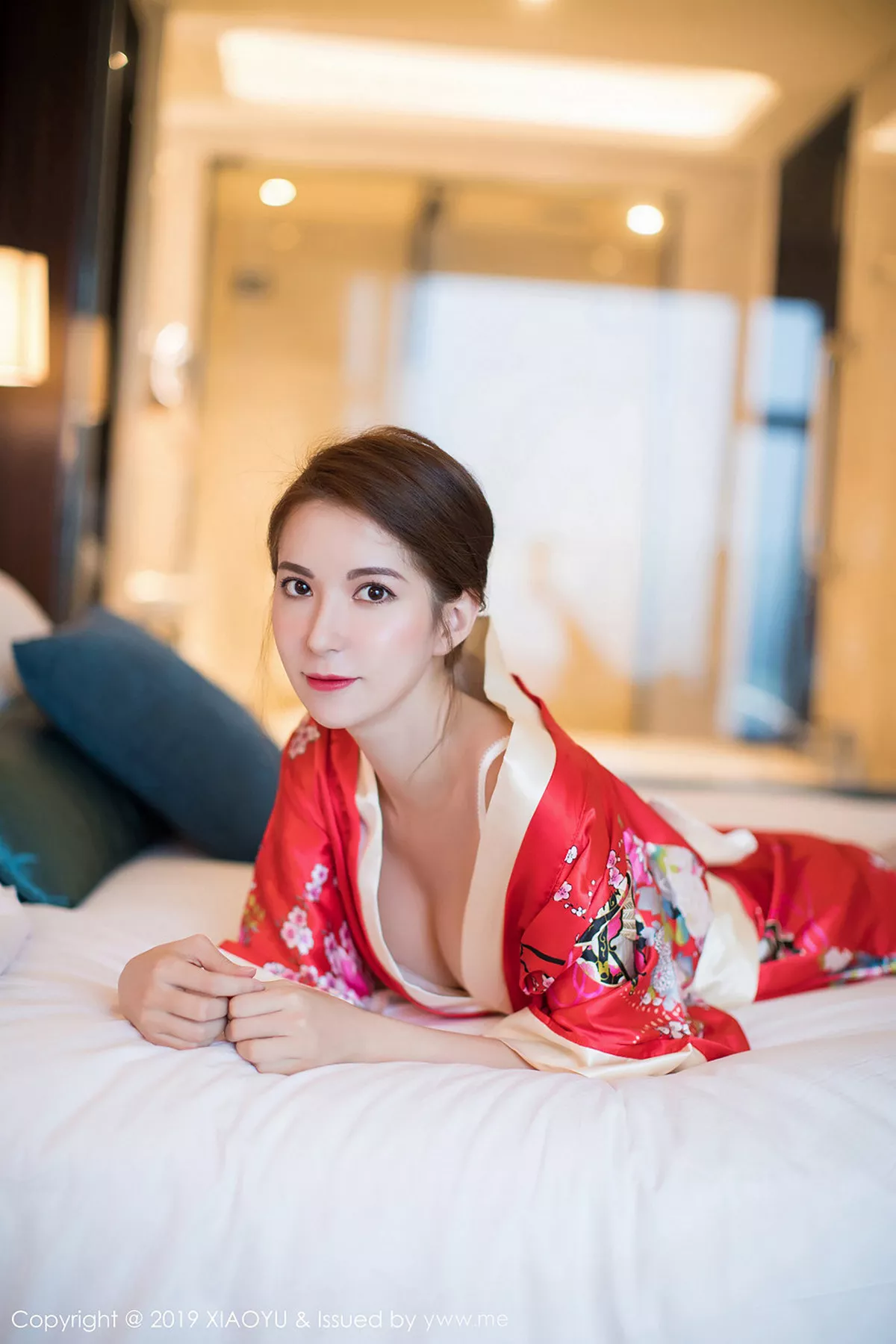 秀人集.com_[XiaoYu画语界]Vol.014_女神Carry私房性感红色和服配白色蕾丝袜妩媚诱惑写真53P