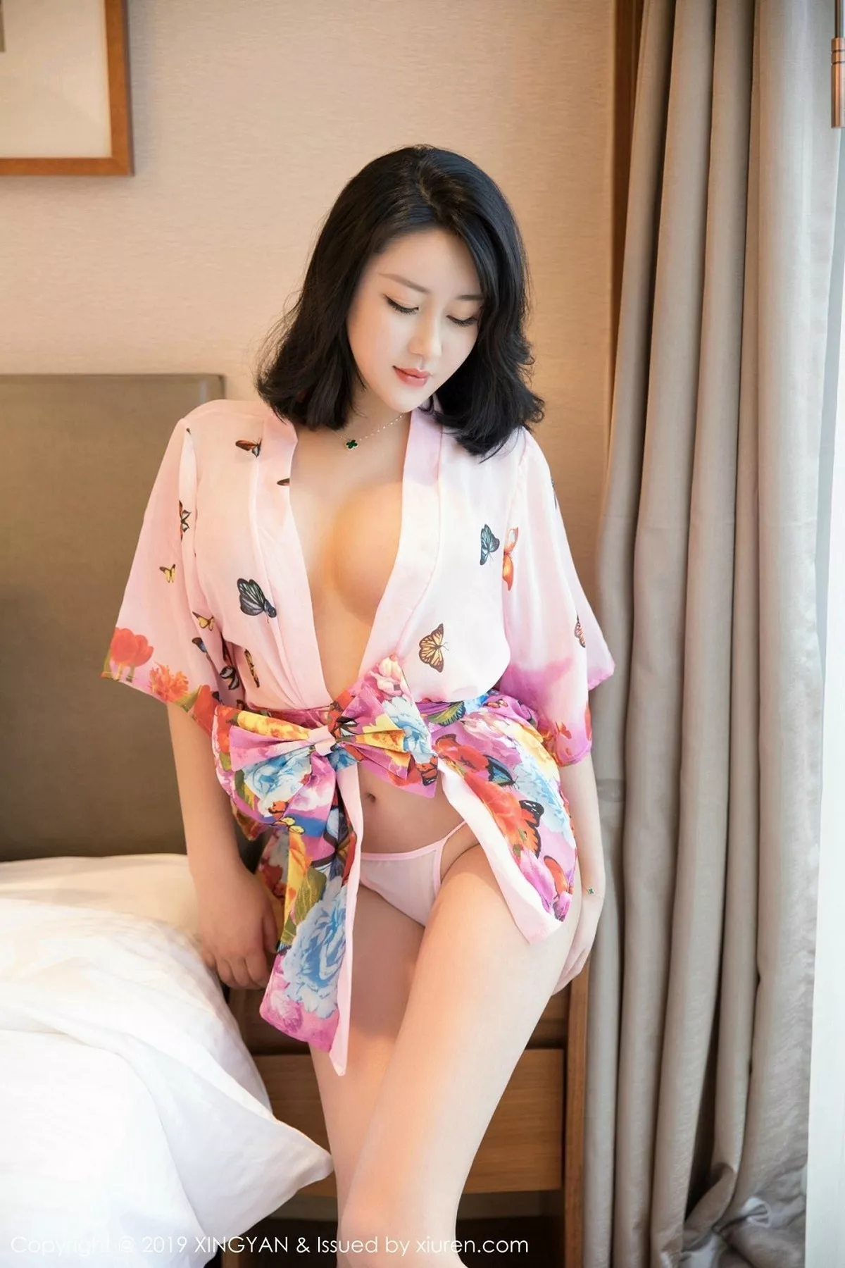 秀人集.com_[XINGYAN星颜社]Vol.116_嫩模希希Cici私房床上花色睡衣配丁字裤惹火诱惑写真33P