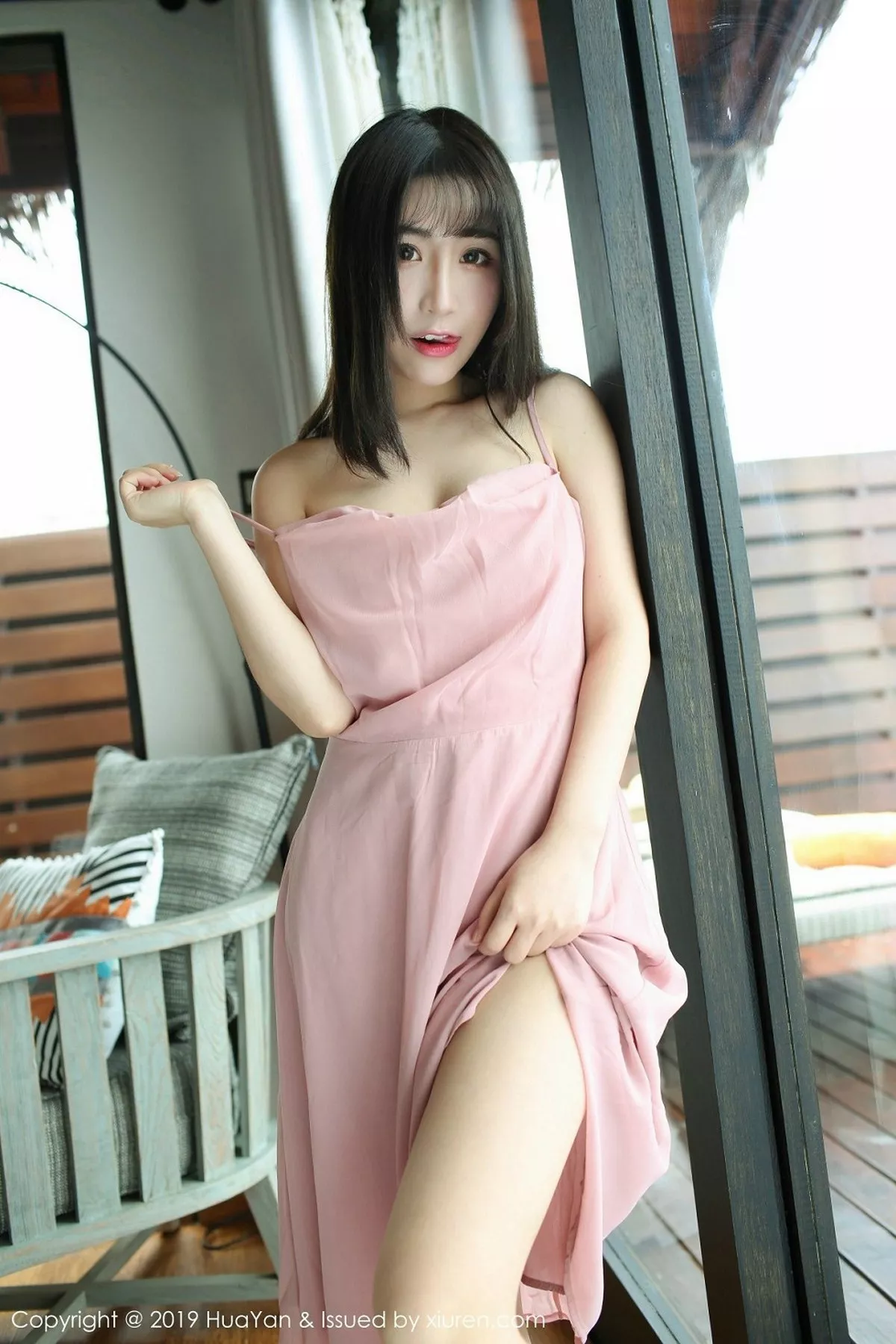 秀人集.com_[HuaYan花の颜]Vol.062_嫩模绯月樱-Cherry粉色吊带连身裙露丁字裤翘臀诱惑写真51P