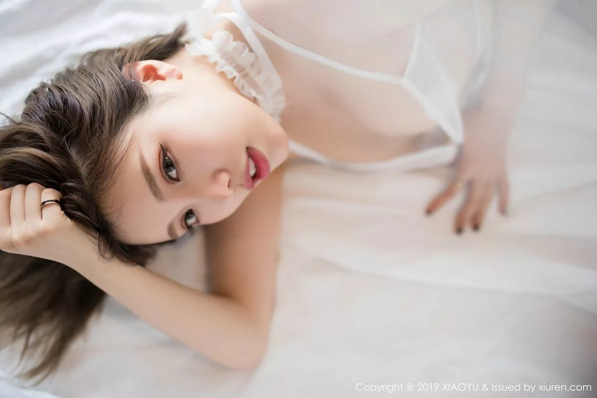 秀人集.com_[XiaoYu画语界]Vol.047_女神黄乐然普吉岛旅拍白色蕾丝薄纱秀完美身材诱惑写真60P