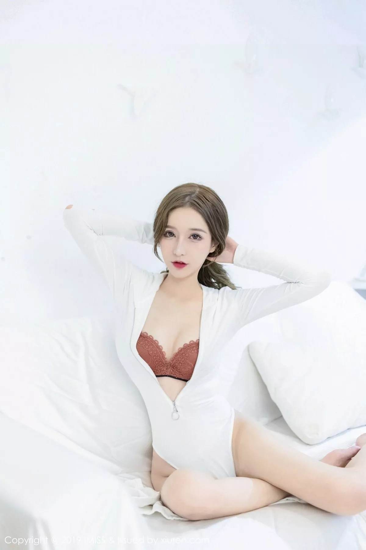 秀人集.com_[IMISS爱蜜社]Vol.336_嫩模小琳私房白色高叉连体衣半脱露豪乳极致诱惑写真43P