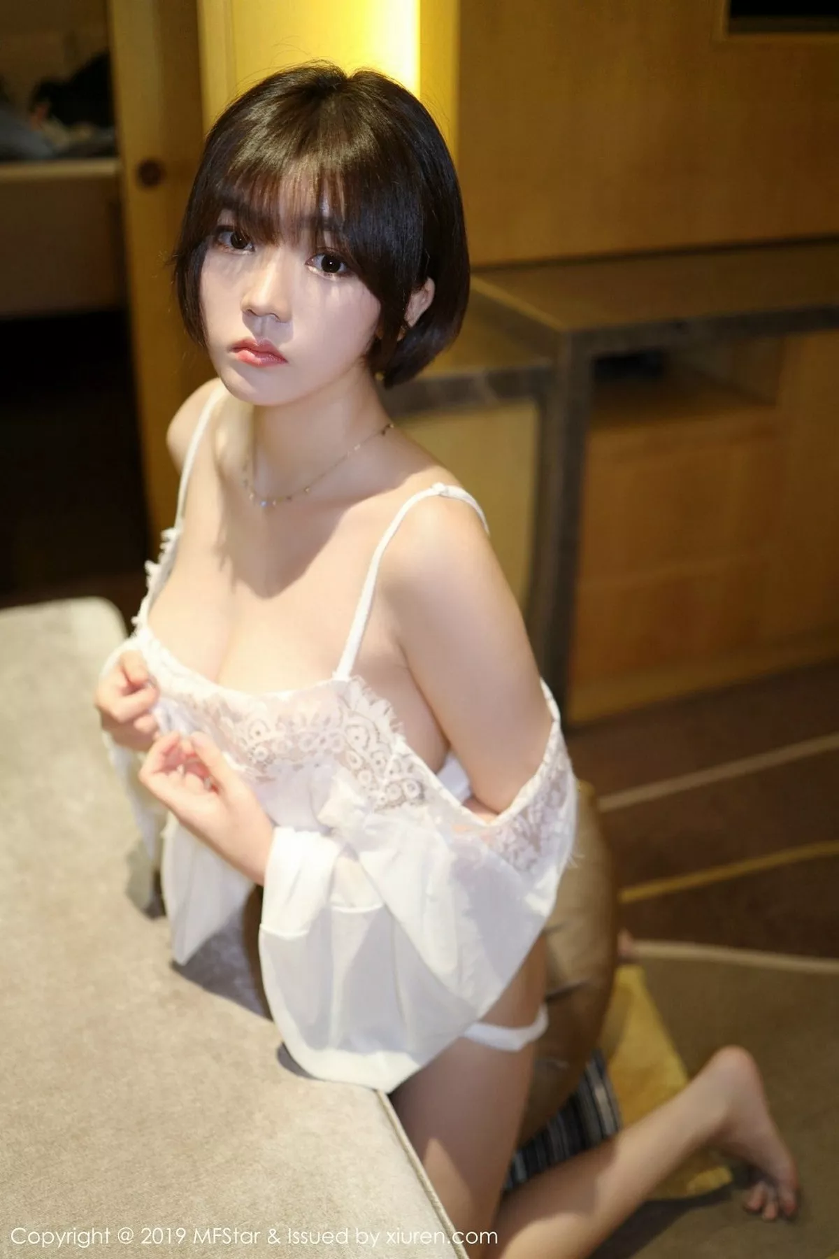 秀人集.com_[MFStar模范学院]Vol.183_靓丽美女冷不丁私房白色蕾丝睡衣秀完美身材诱惑写真40P