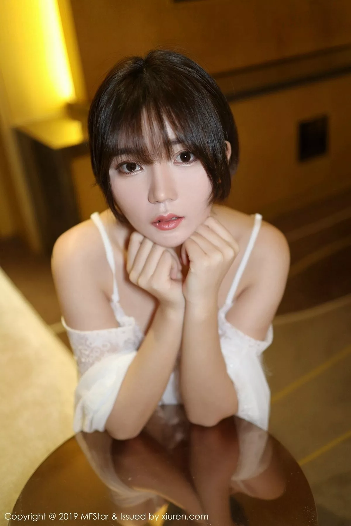 秀人集.com_[MFStar模范学院]Vol.183_靓丽美女冷不丁私房白色蕾丝睡衣秀完美身材诱惑写真40P