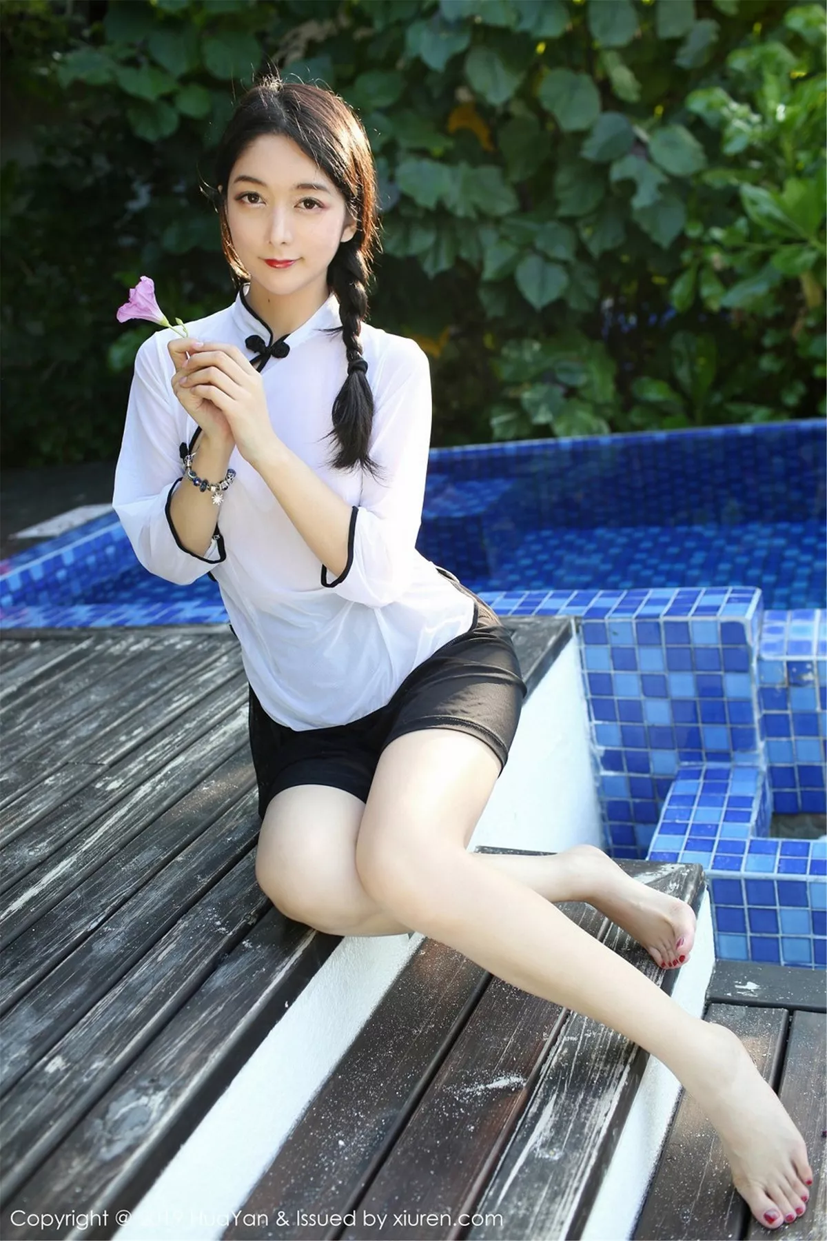 秀人集.com_[HuaYan花の颜]Vol.065_嫩模Angela喜欢猫私房古典透视旗袍+运动服完美诱惑写真41P