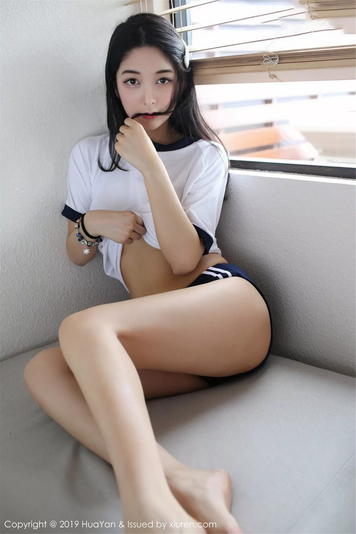 秀人集.com_[HuaYan花の颜]Vol.065_嫩模Angela喜欢猫私房古典透视旗袍+运动服完美诱惑写真41P